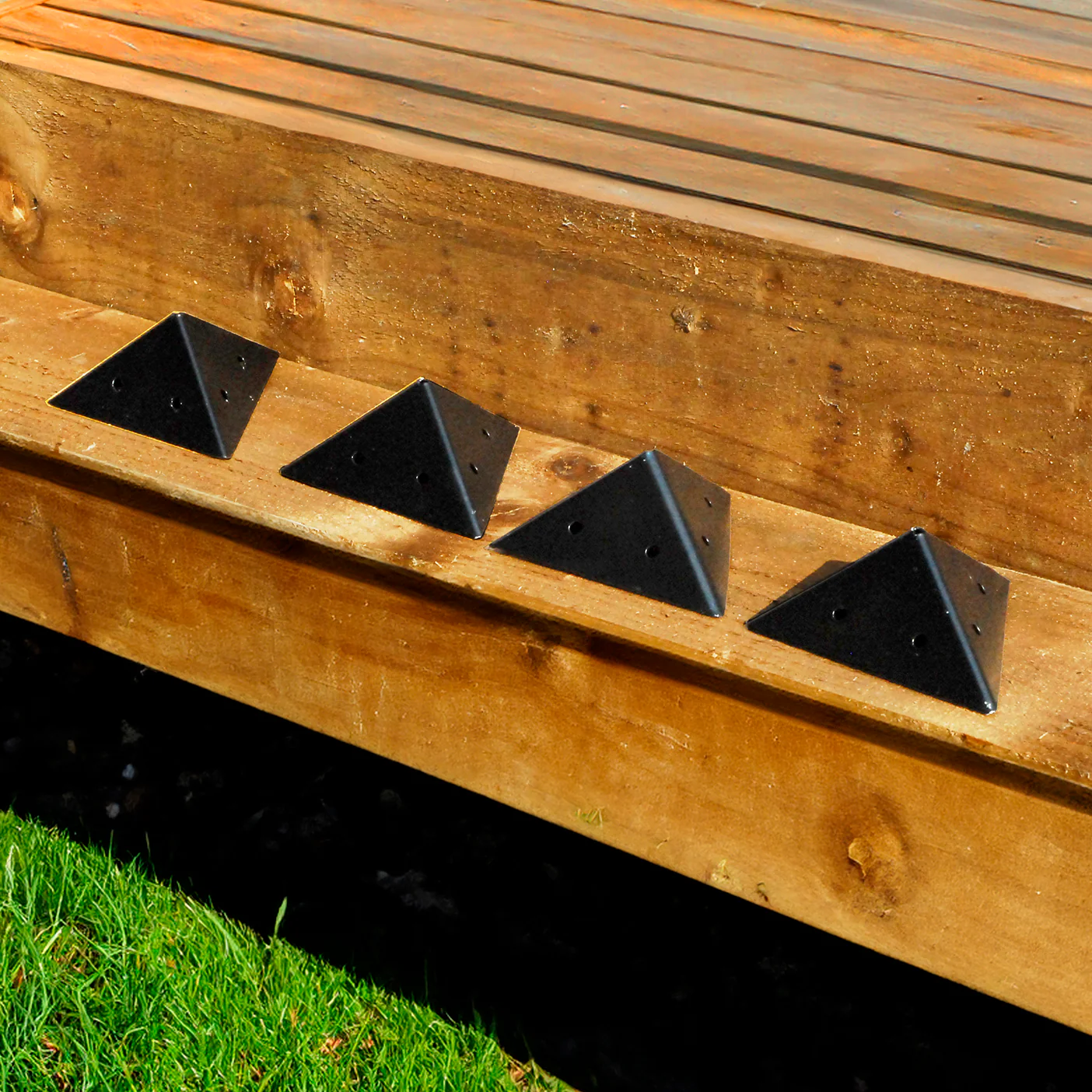 Steel Pyramid 10cm Corner Bracket (Pack of 4 Brackets) - Image 4