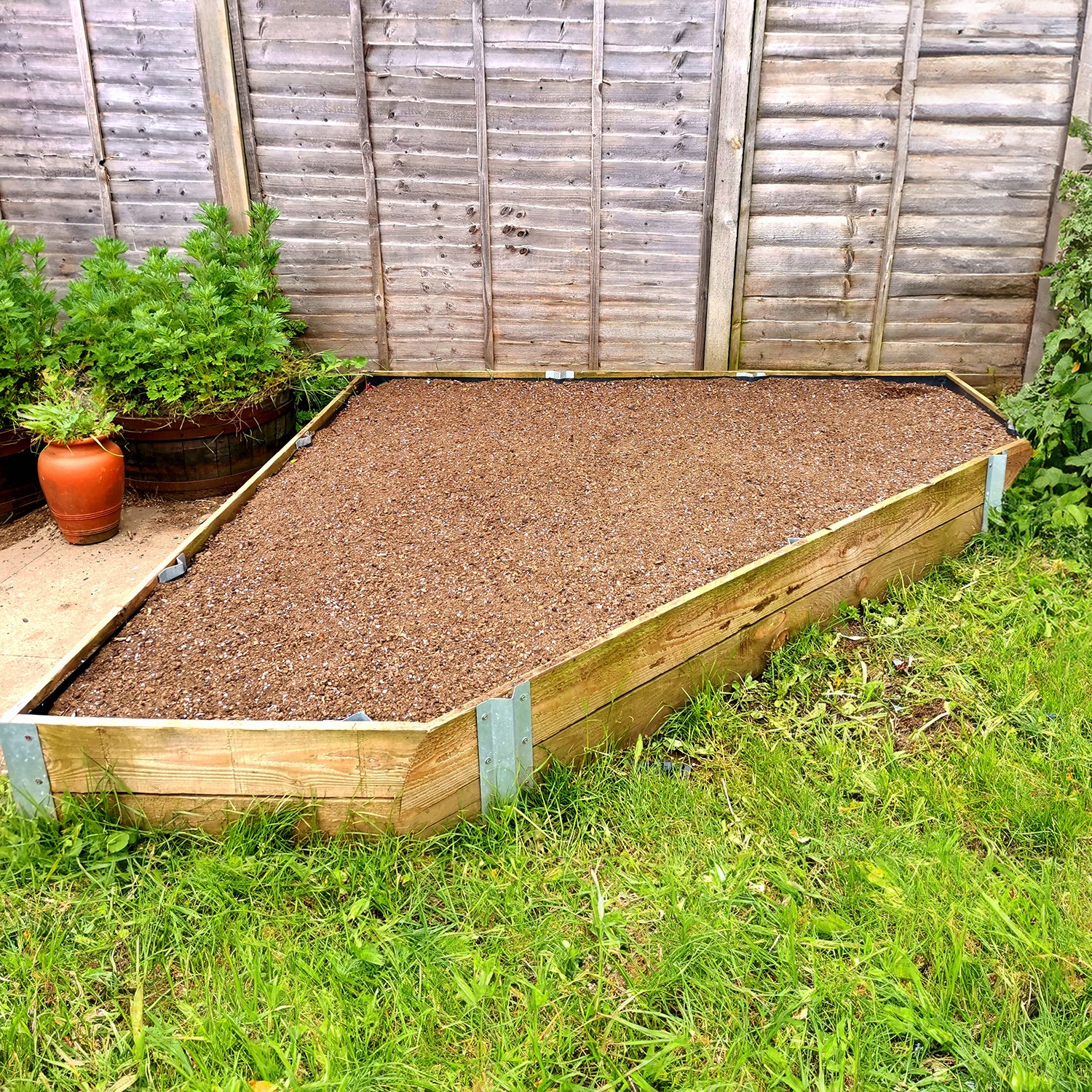 2-Tier Corner Railway Sleeper Bracket with Stake - Image 26