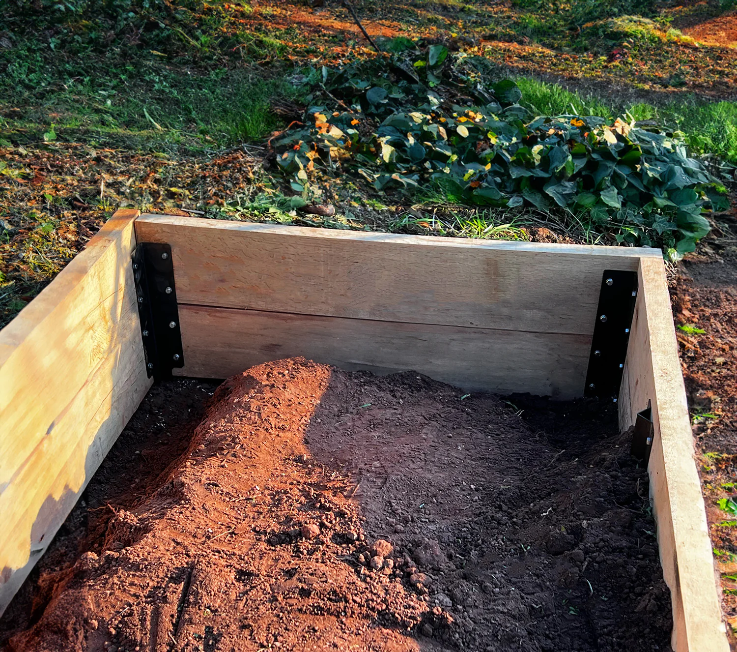 2-Tier Corner Railway Sleeper Bracket with Stake - Image 6