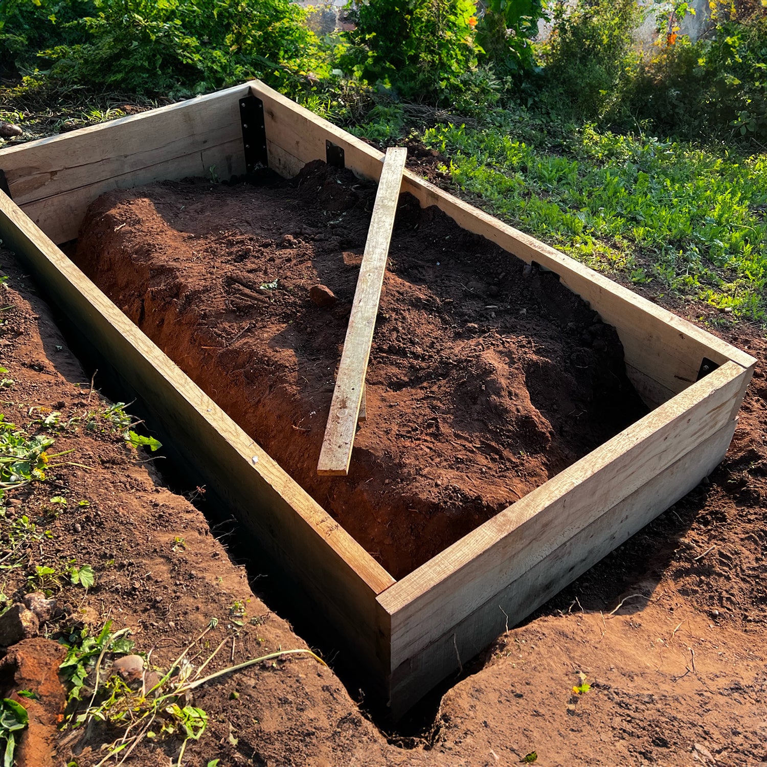 2-Tier Corner Railway Sleeper Bracket with Stake - Image 7