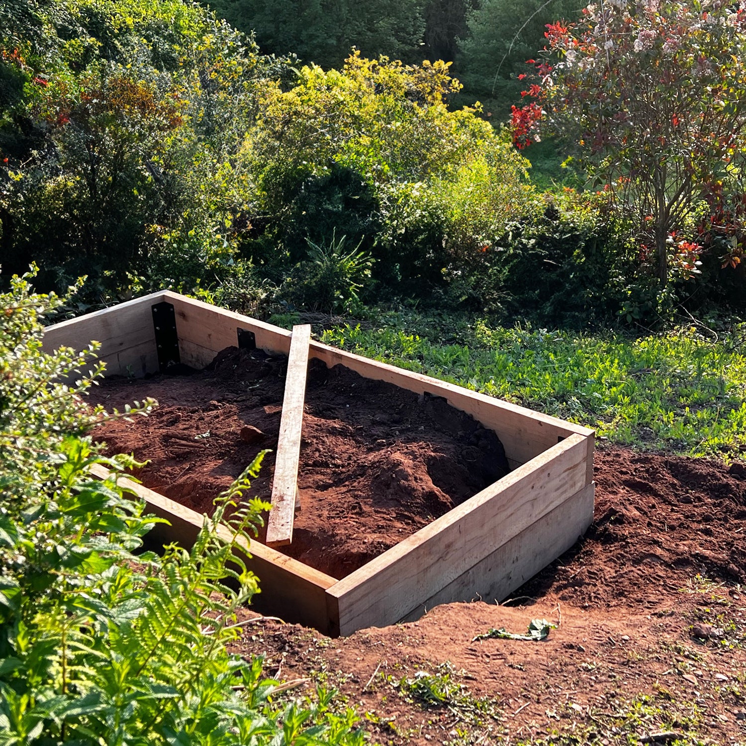 2-Tier Corner Railway Sleeper Bracket with Stake - Image 8
