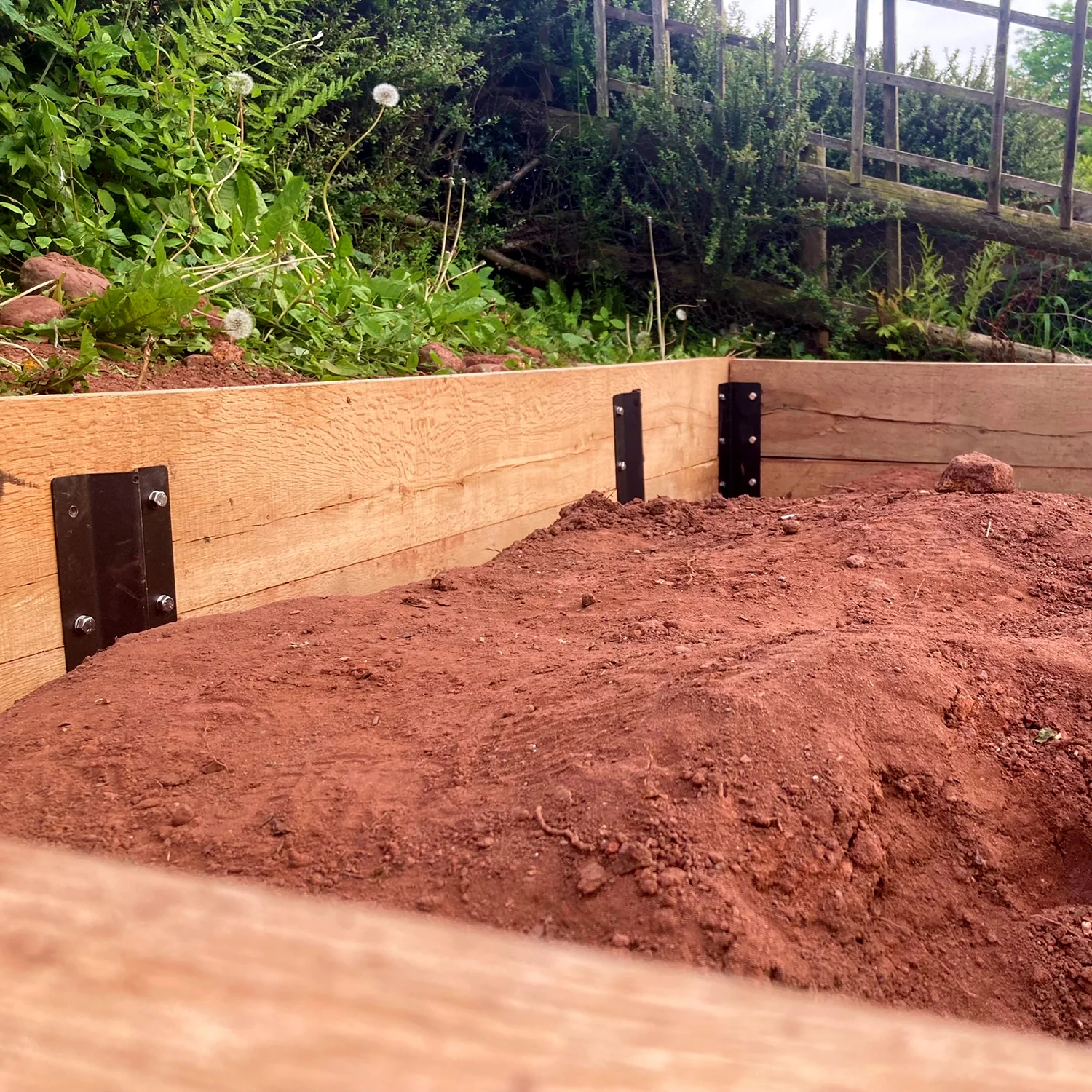 2-Tier Straight Railway Sleeper Bracket with Stake - Image 10