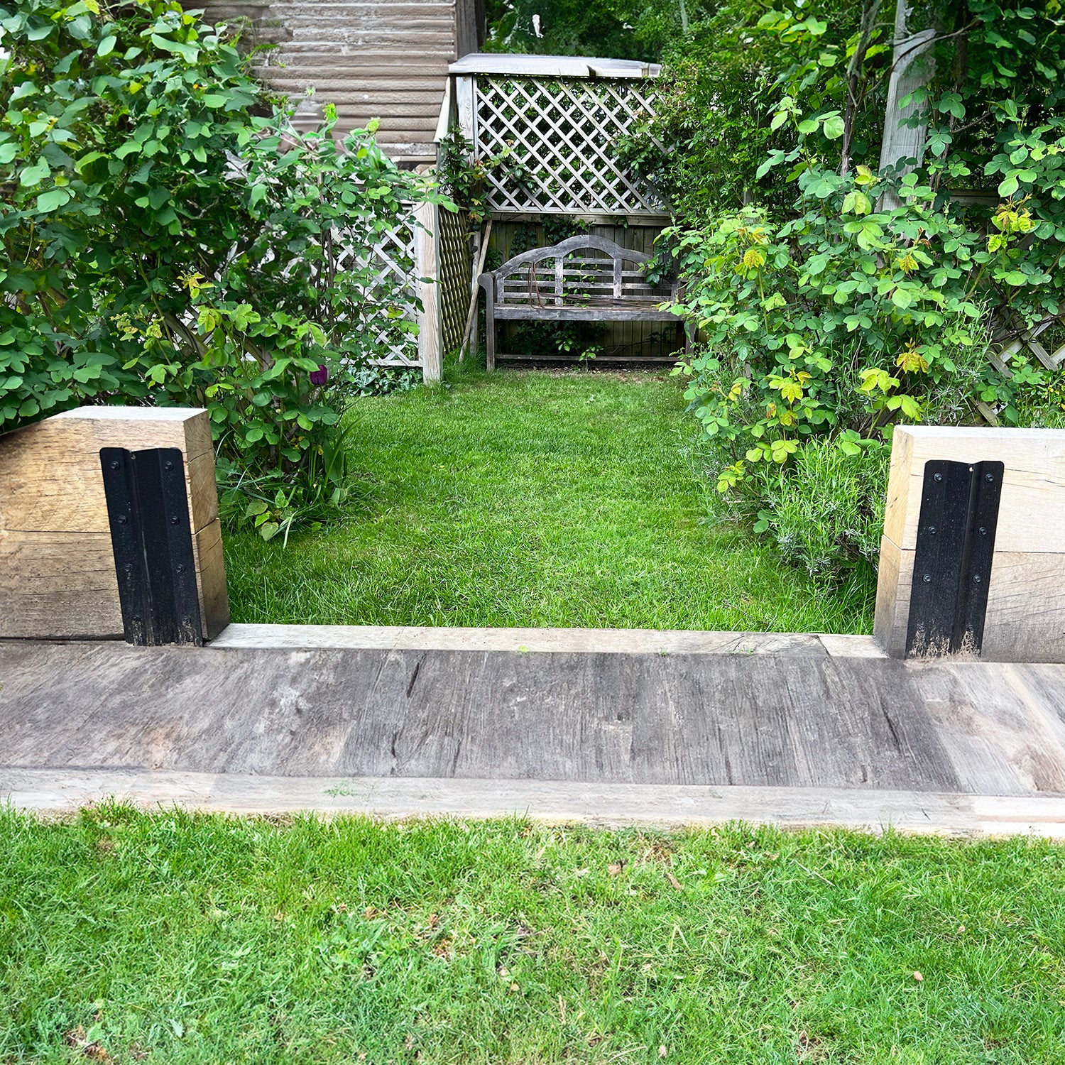 2-Tier Straight Railway Sleeper Bracket with Stake - Image 15