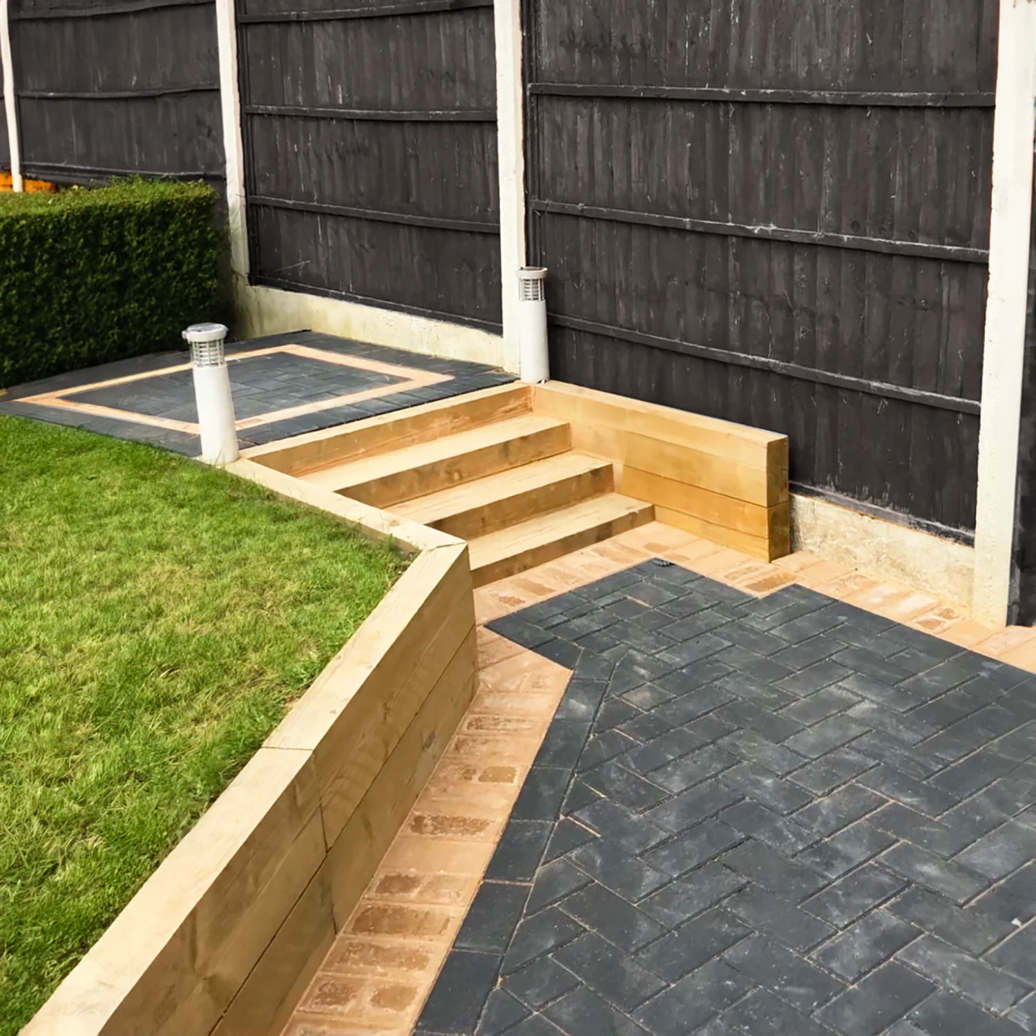 2-Tier Straight Railway Sleeper Bracket with Stake - Image 4