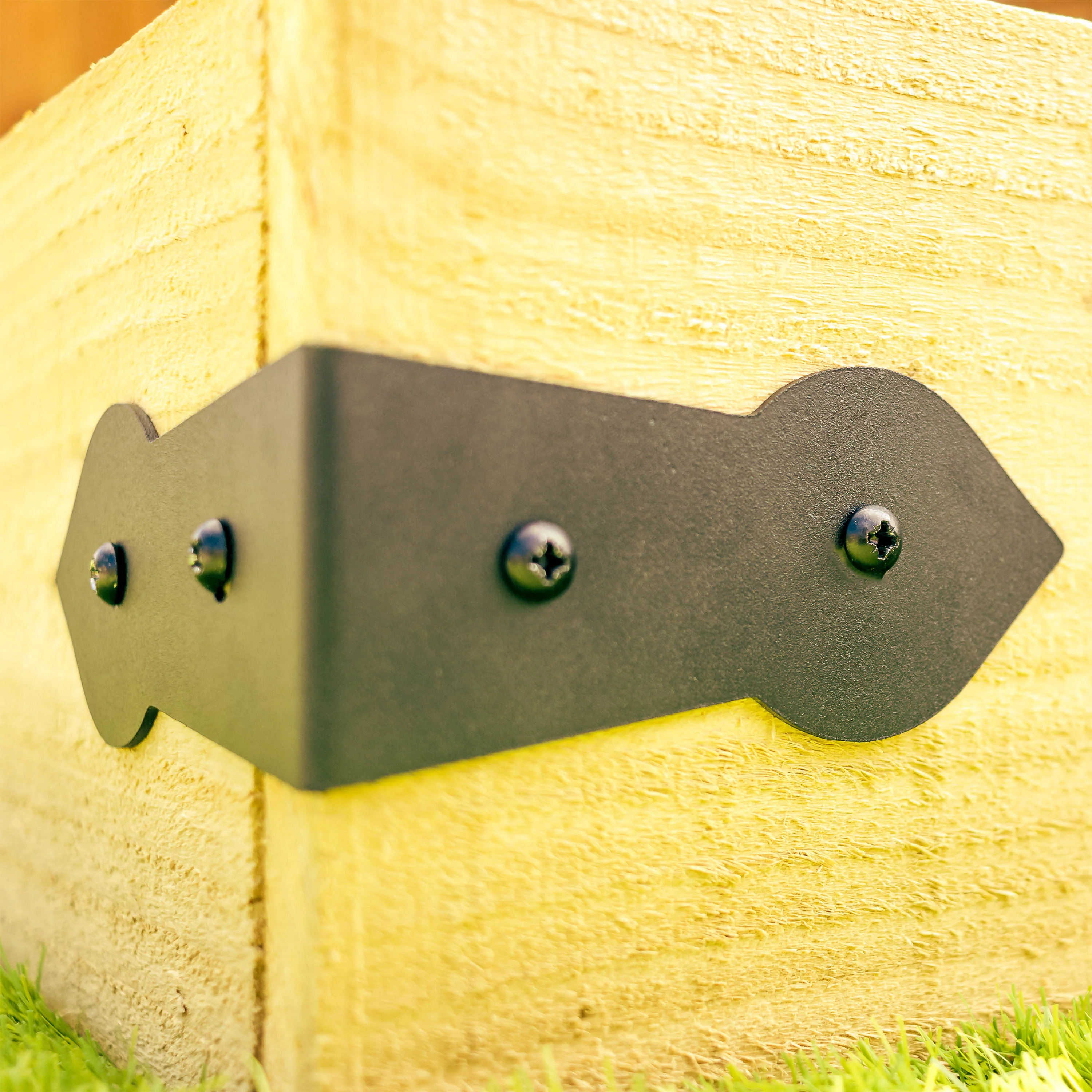Arrow Head Decorative Corner Railway Sleeper Brackets - Image 4