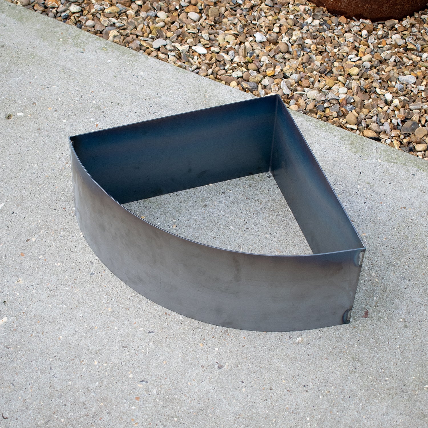 Bellamy Quarter-Circle Rustic Steel Corner Planter - Image 10