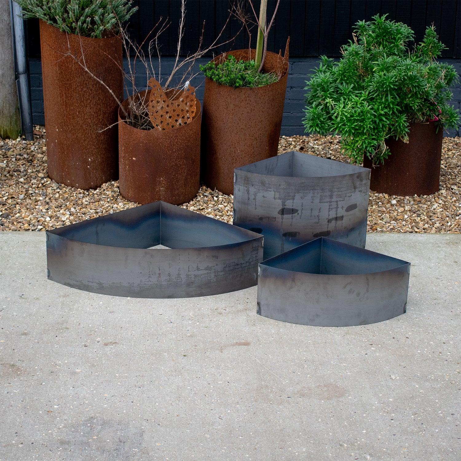 Bellamy Quarter-Circle Rustic Steel Corner Planter - Image 7