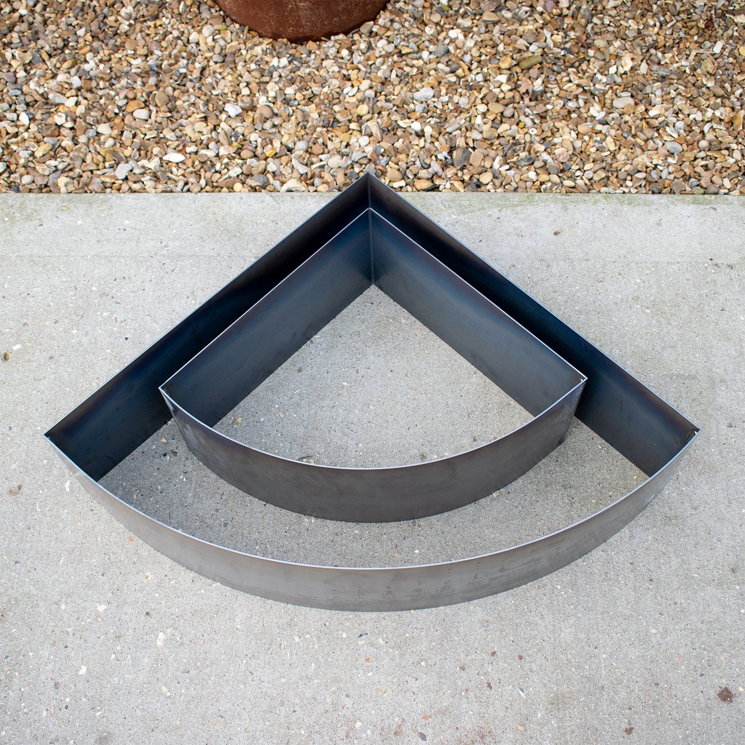 Bellamy Quarter-Circle Rustic Steel Corner Planter - Image 8