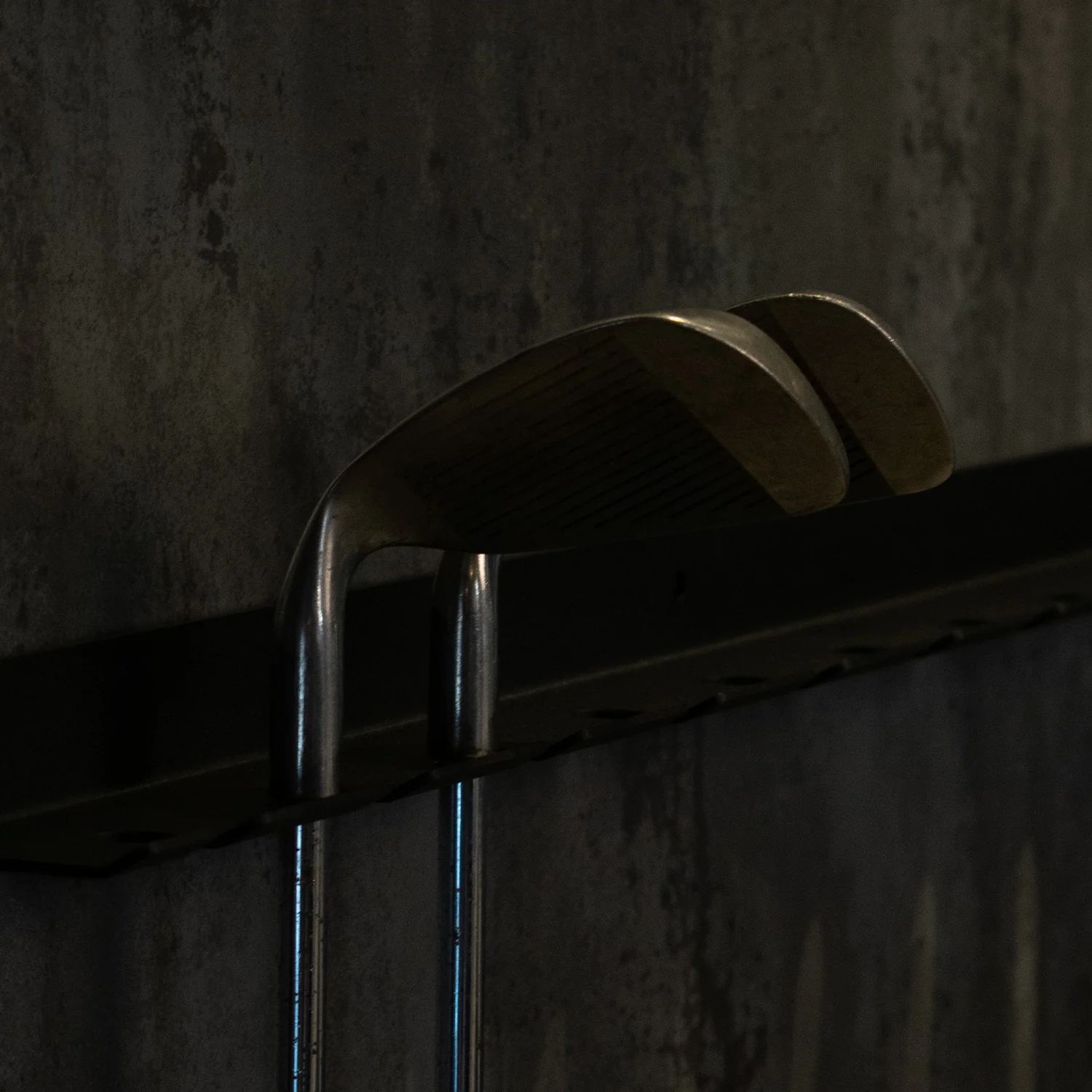 BlackSteel™ Wall Mount Golf Club Display Holder Rack (15-Slot) - Image 11