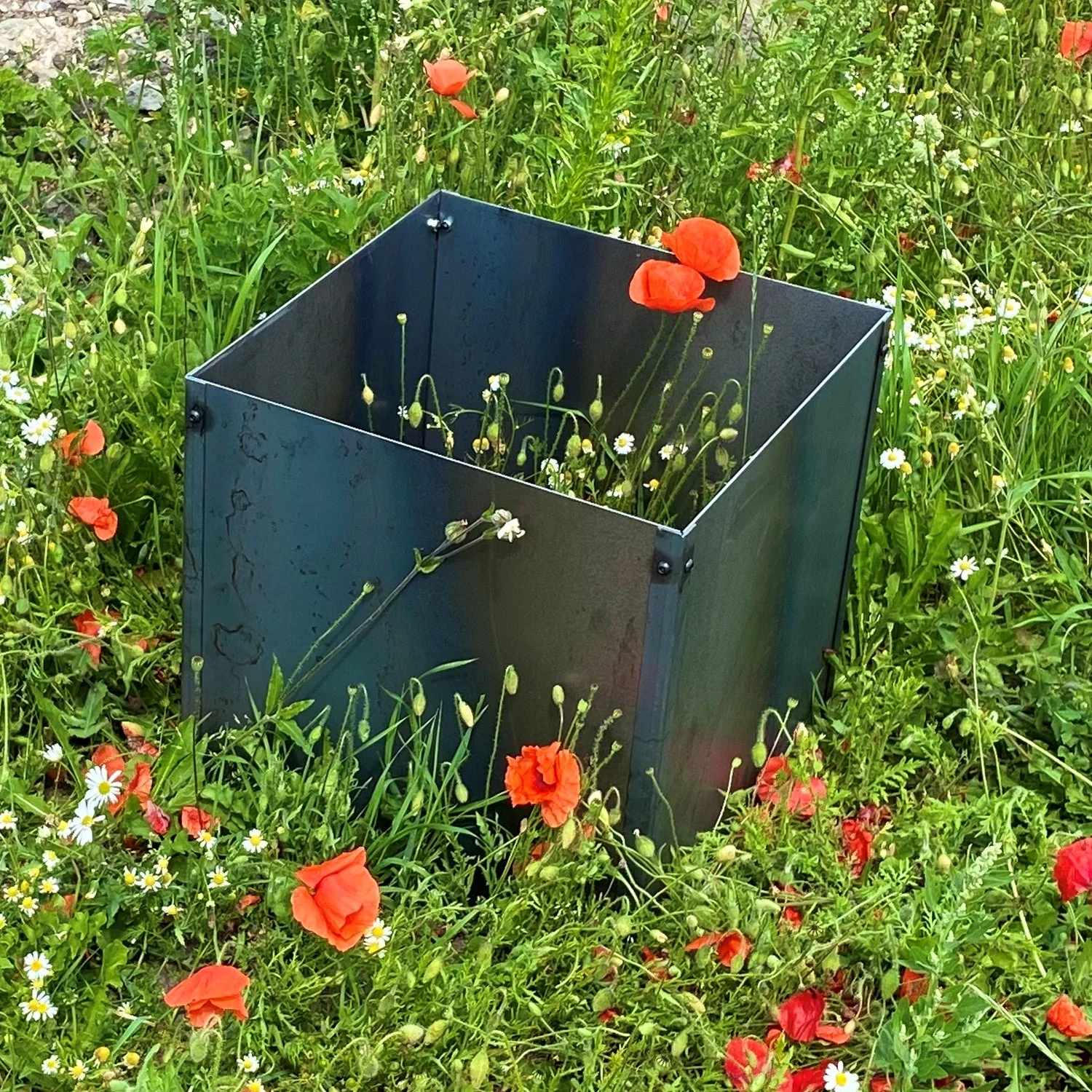 Cubic Flat-Pack Rustic Steel Planter - Image 11