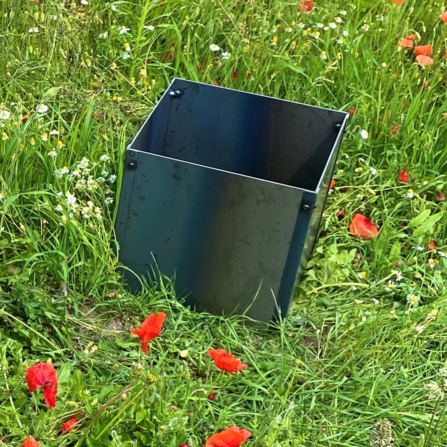 Cubic Flat-Pack Rustic Steel Planter - Image 20