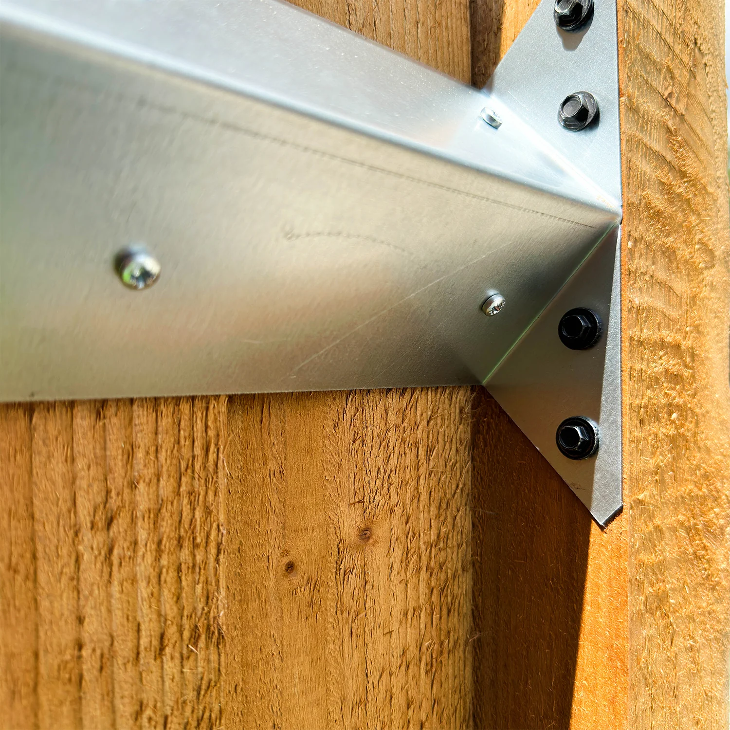 FenceEasy™ Arris Rail Fence Bracket for 75mm x 75mm Arris Rails - Image 3