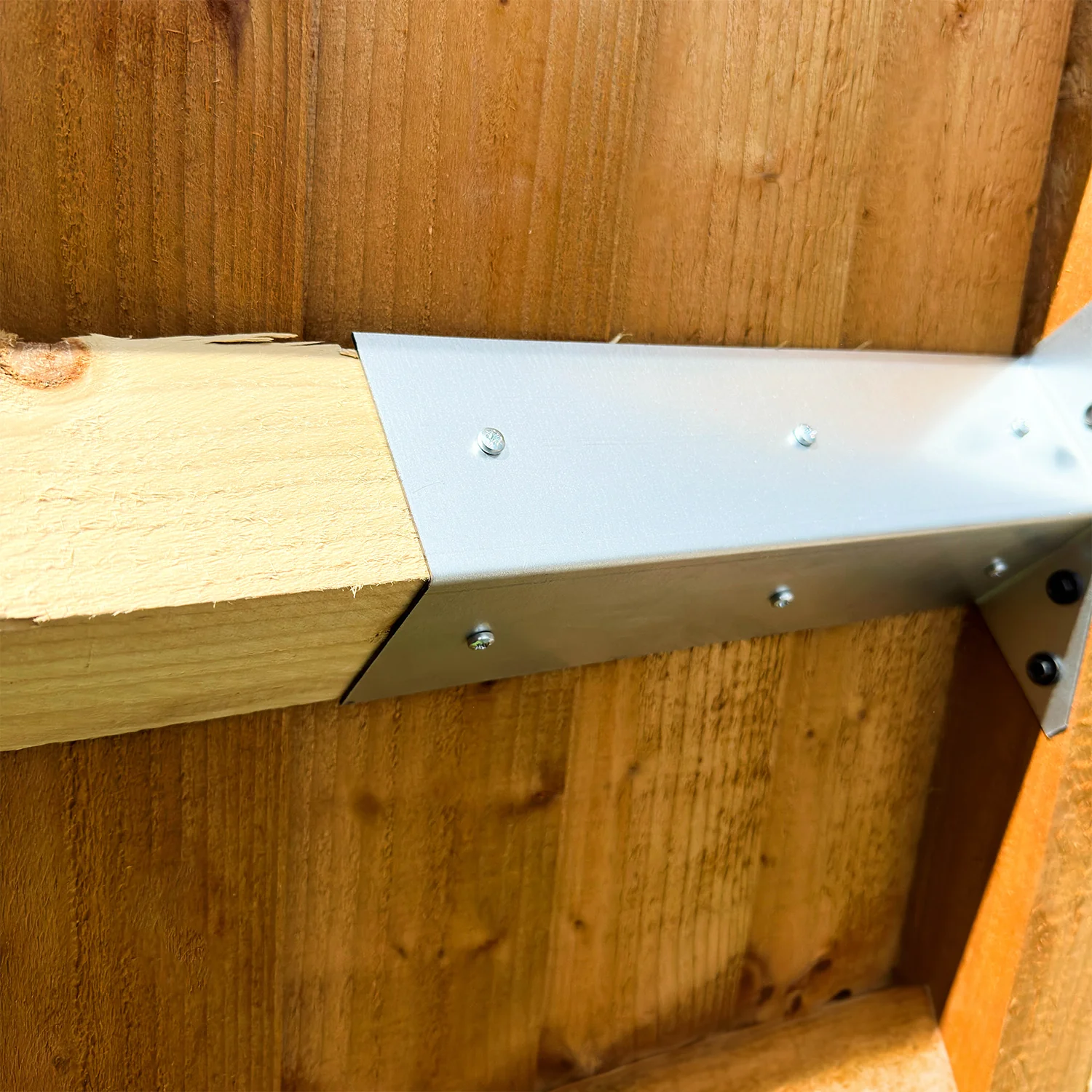 FenceEasy™ Arris Rail Fence Bracket for 75mm x 75mm Arris Rails - Image 4