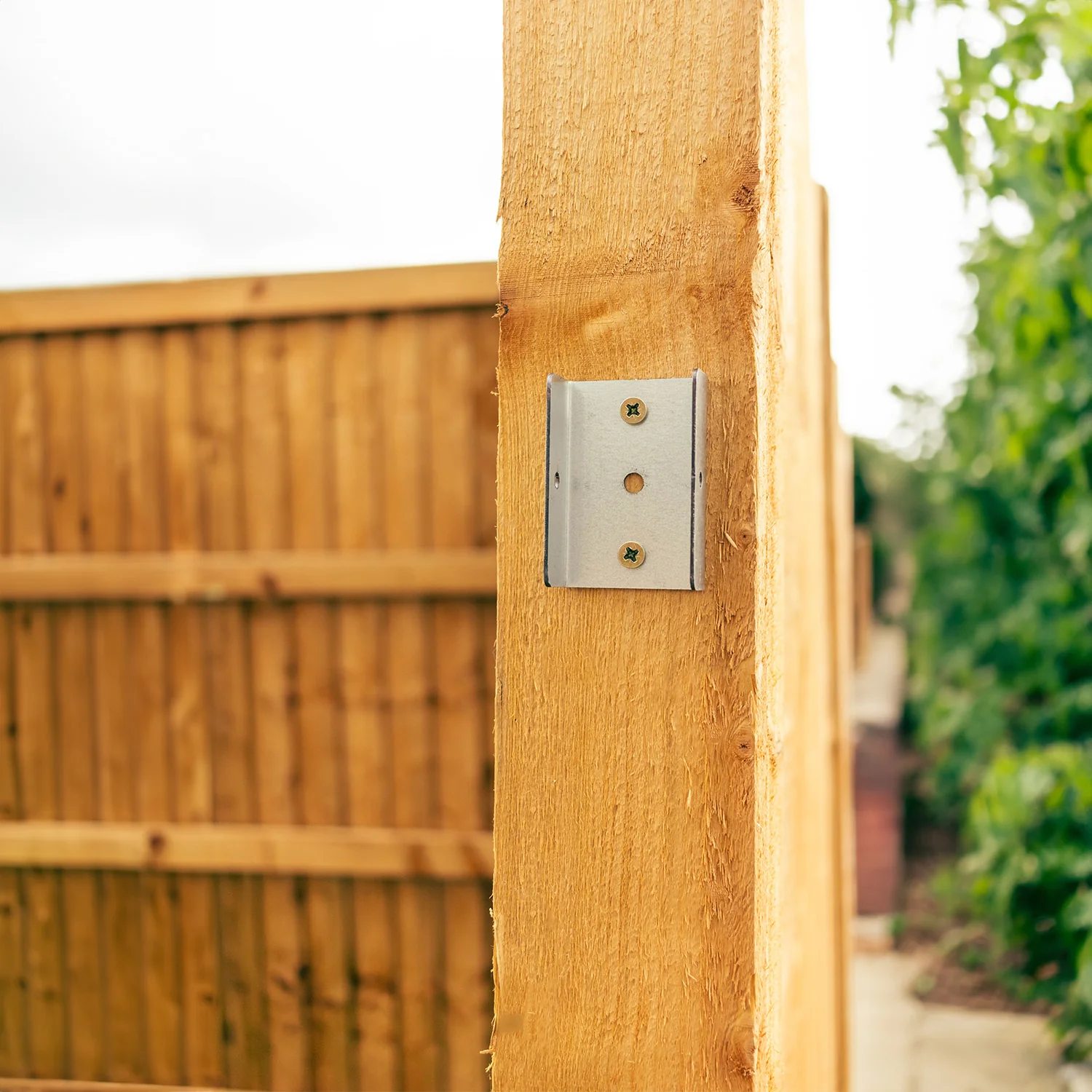 FenceEasy™ Fence Panel Clips for 2" / 50mm Wood - Image 4