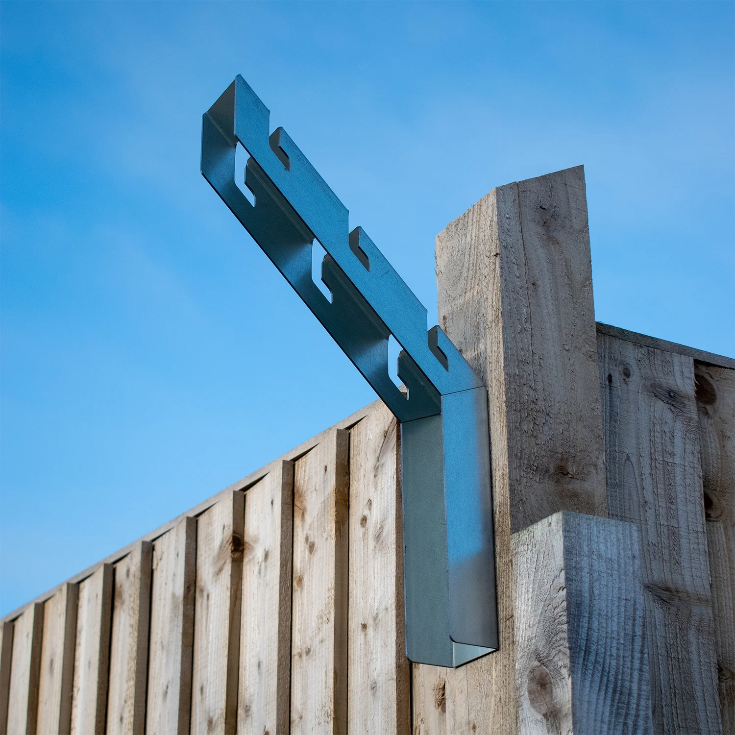 FenceEasy™ Heavy-Duty Barbed Wire Installation Brackets - Image 9