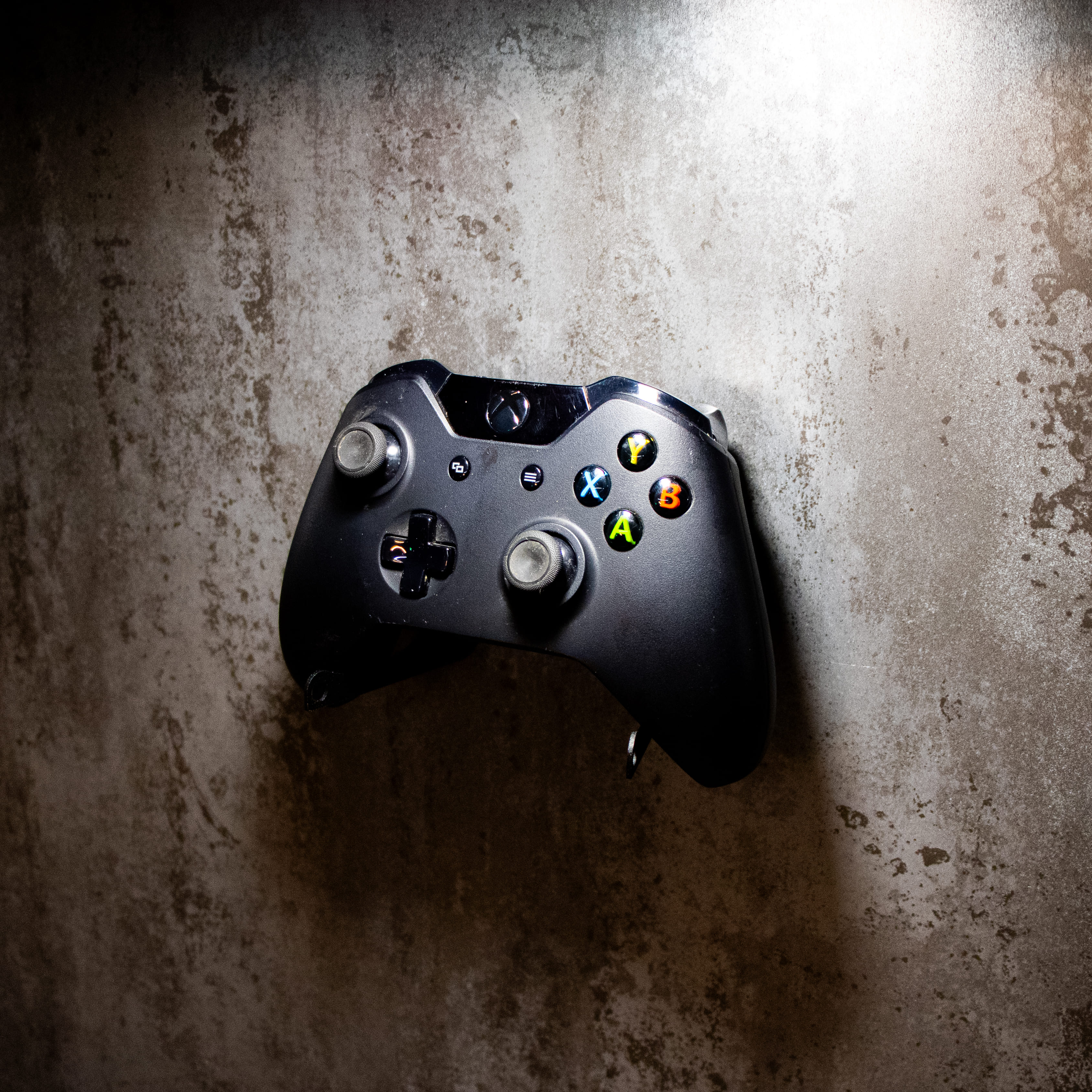 GameShieldz™ Wall Mount Xbox One & Xbox Series X/S Controller Bracket & Holder - Image 4