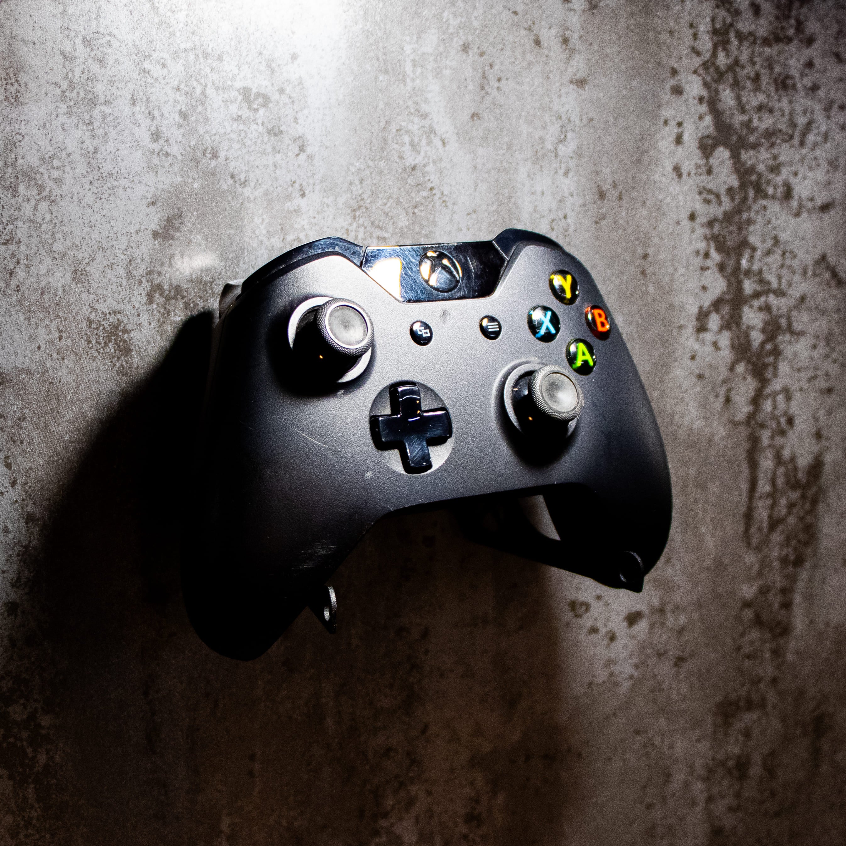 GameShieldz™ Wall Mount Xbox One & Xbox Series X/S Controller Bracket & Holder - Image 9