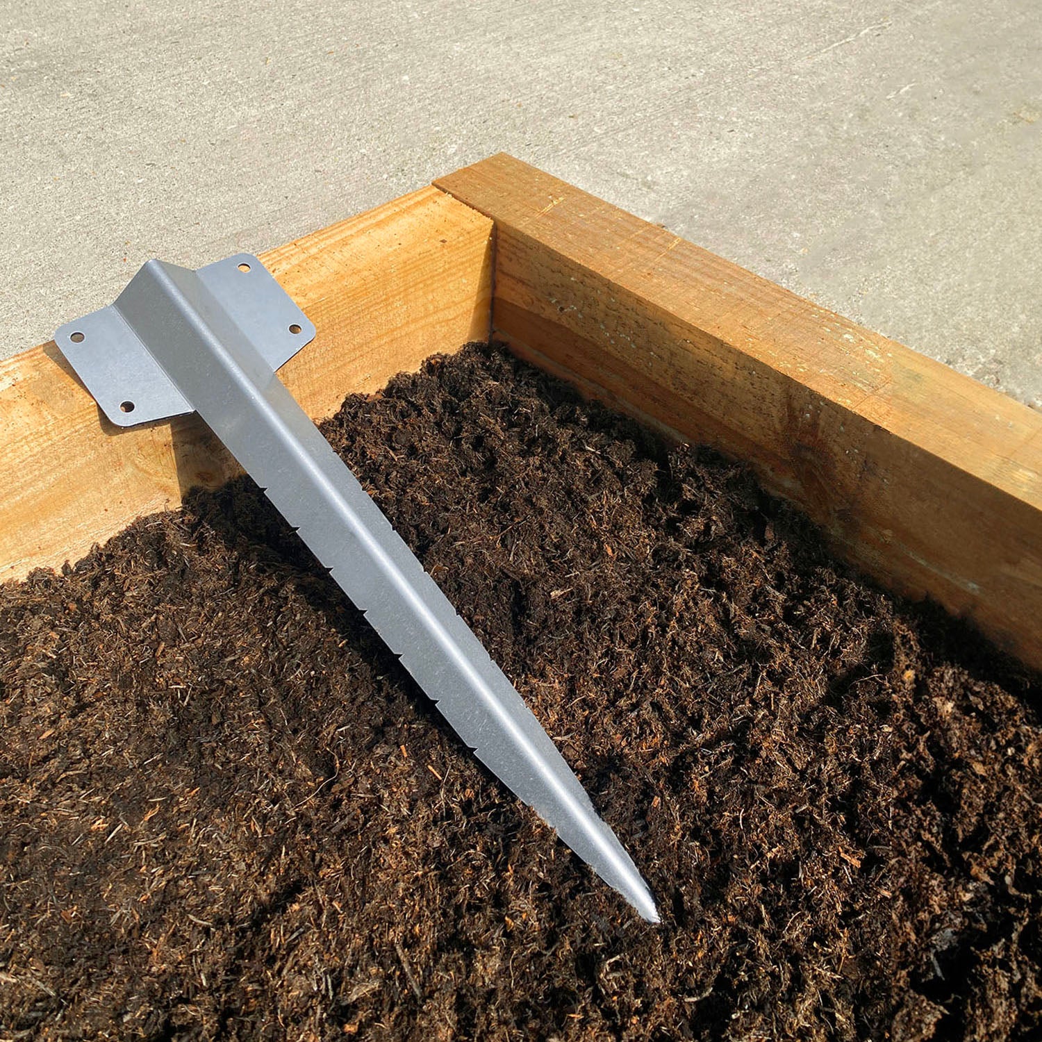 Heavy-Duty Premium Straight Railway Sleeper Bracket with Stake - Suitable for Hard Ground - Image 10