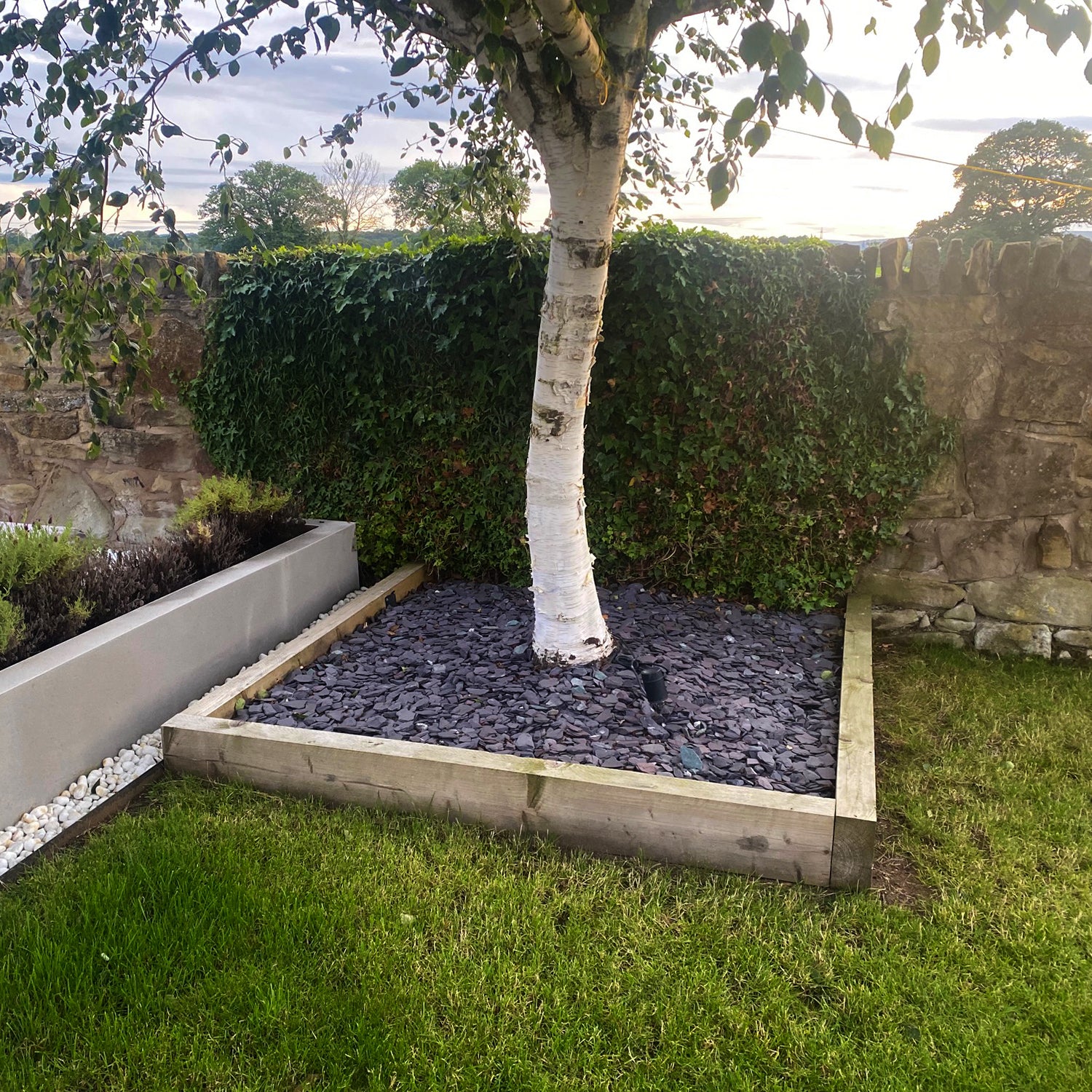 Heavy-Duty Premium Straight Railway Sleeper Bracket with Stake - Suitable for Hard Ground - Image 22