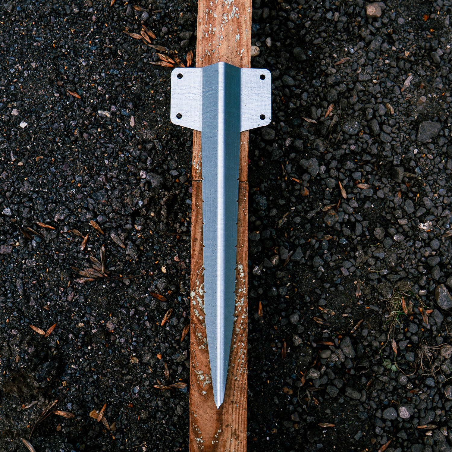 Heavy-Duty Premium Straight Railway Sleeper Bracket with Stake - Suitable for Hard Ground - Image 4