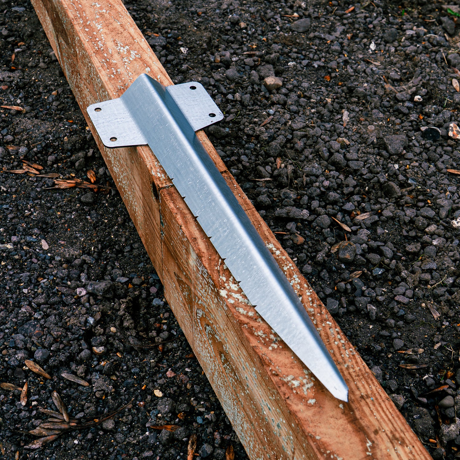 Heavy-Duty Premium Straight Railway Sleeper Bracket with Stake - Suitable for Hard Ground - Image 8
