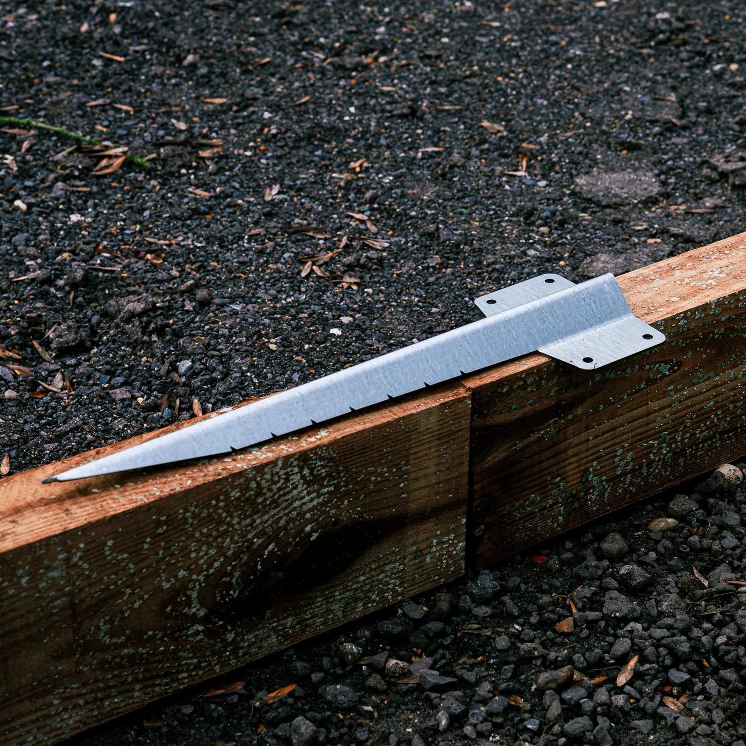 Heavy-Duty Premium Straight Railway Sleeper Bracket with Stake - Suitable for Hard Ground - Image 9