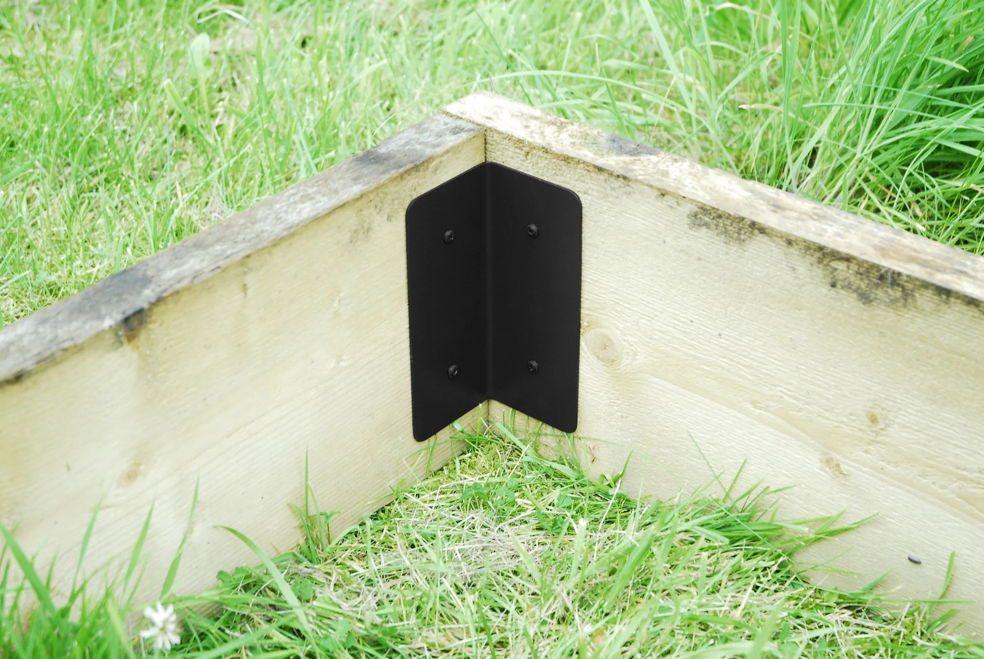 Internal Decorative Corner Railway Sleeper Bracket - Image 6