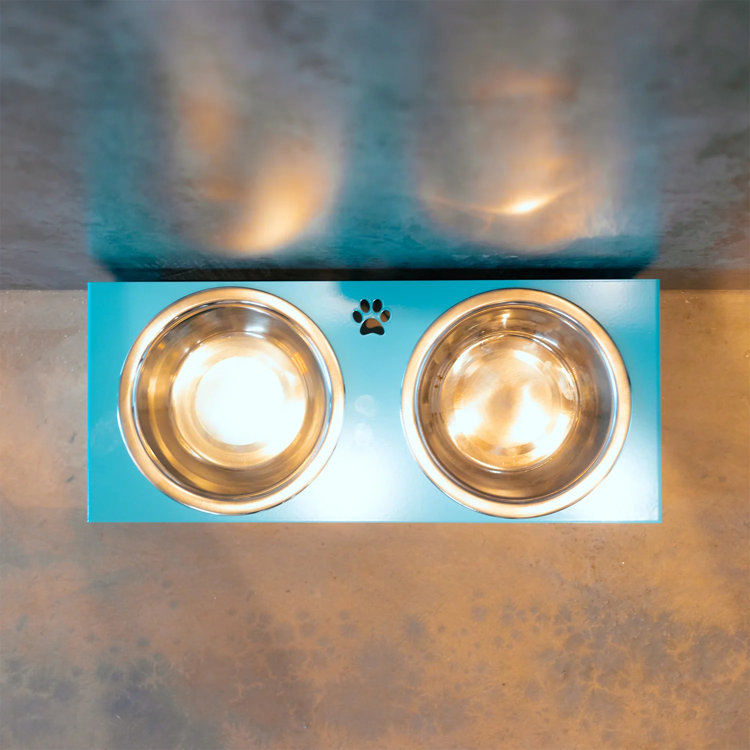 Jake's Farm Yard Double Bowl Elevated Riser & Pet Food Stand - Image 15