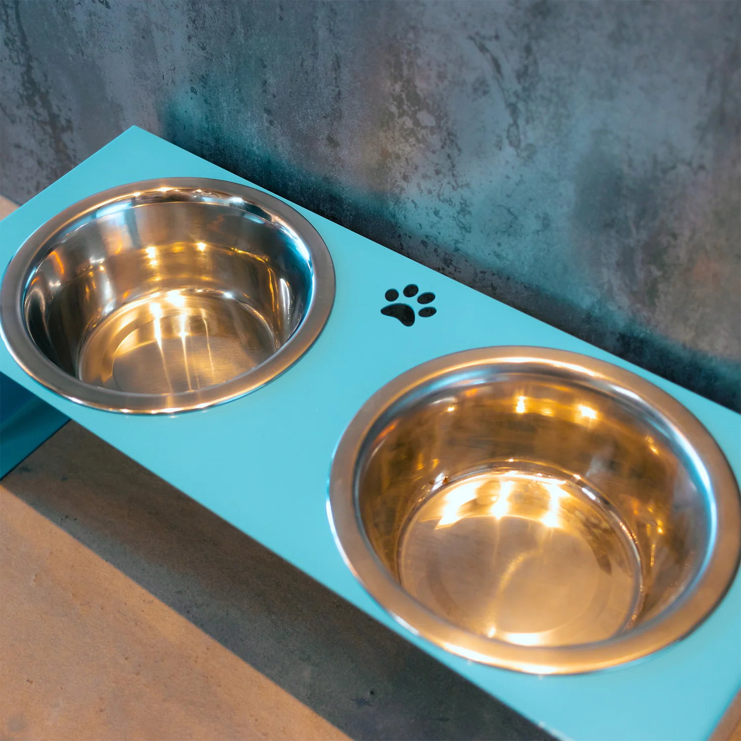 Jake's Farm Yard Double Bowl Elevated Riser & Pet Food Stand - Image 17