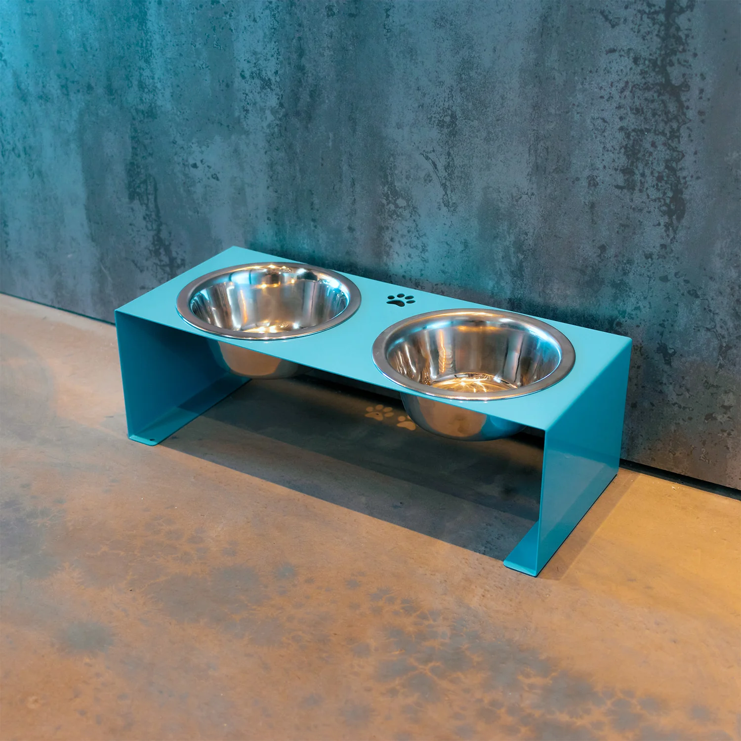 Jake's Farm Yard Double Bowl Elevated Riser & Pet Food Stand - Image 4