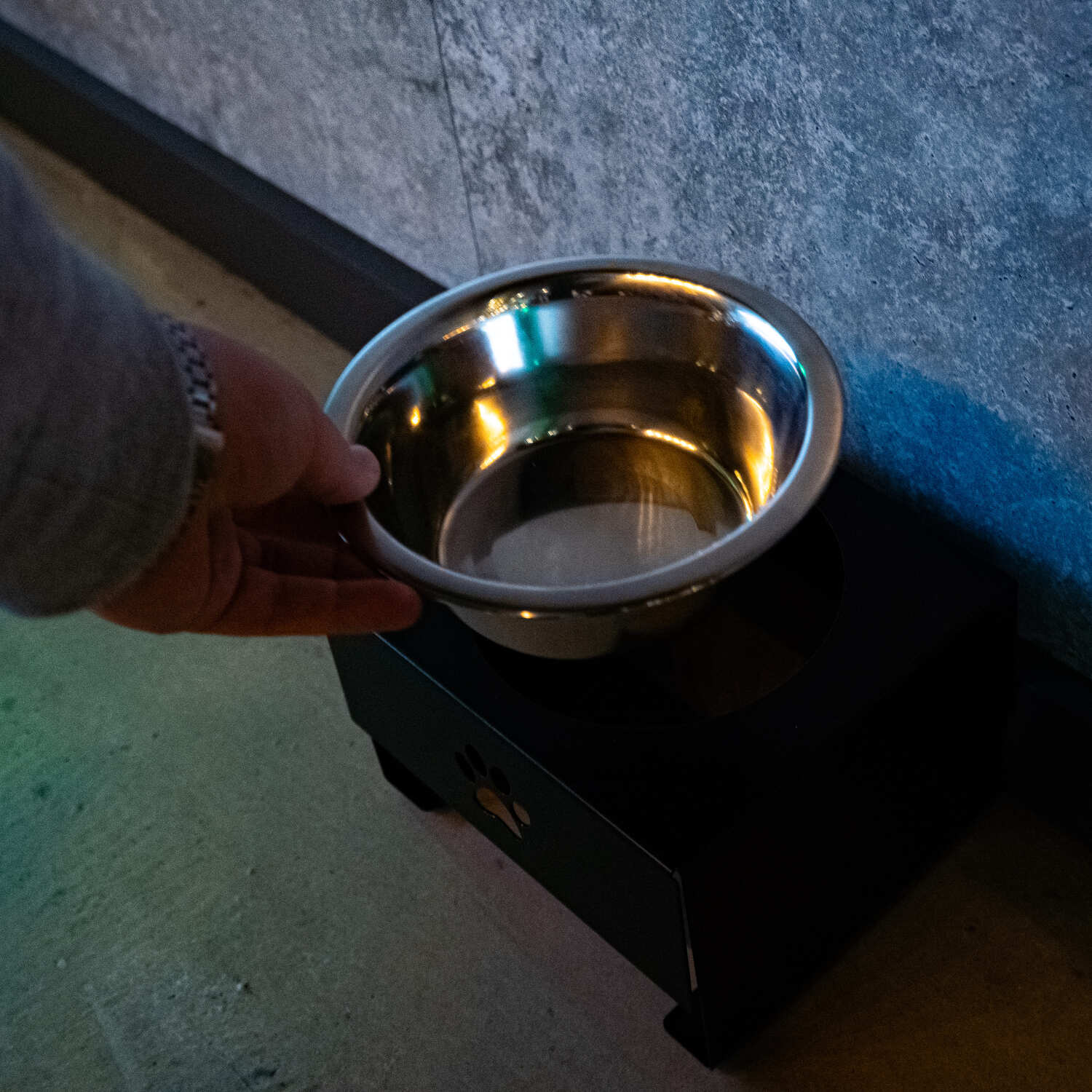 Jake's Farm Yard Single Bowl Elevated Riser & Pet Food Stand - Image 10