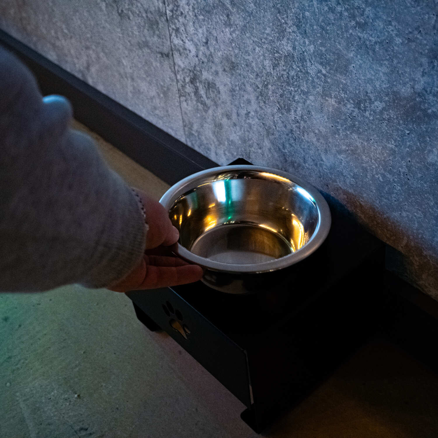 Jake's Farm Yard Single Bowl Elevated Riser & Pet Food Stand - Image 11