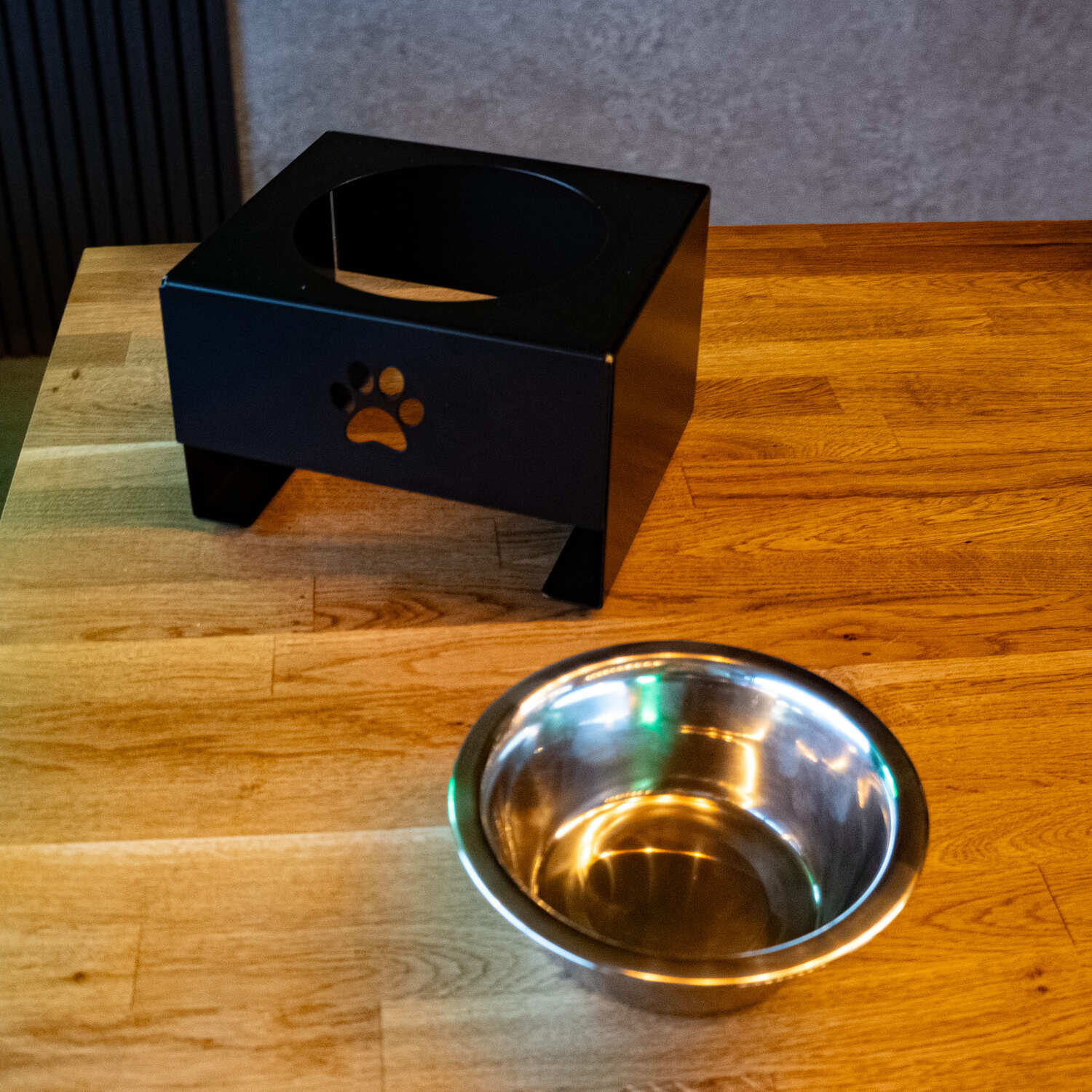 Jake's Farm Yard Single Bowl Elevated Riser & Pet Food Stand - Image 4