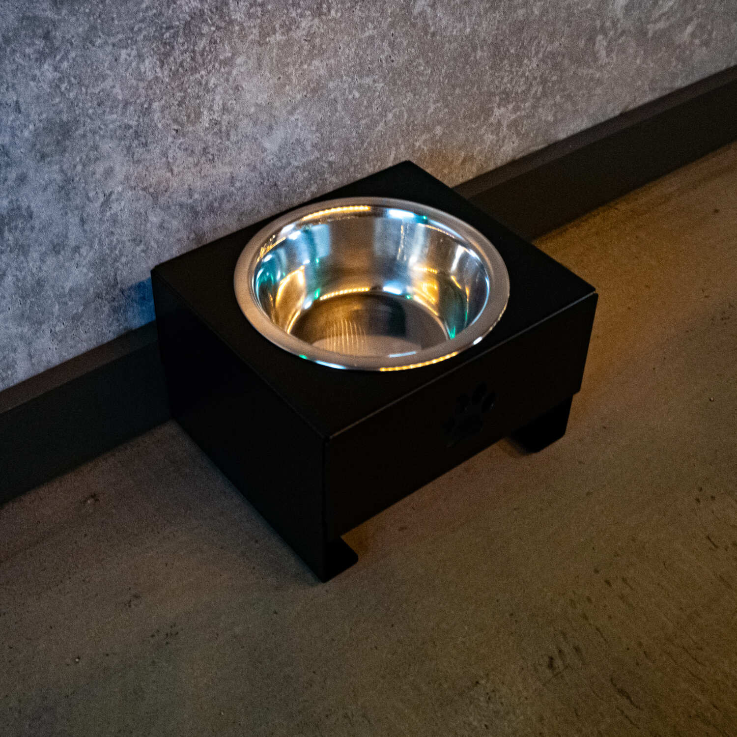 Jake's Farm Yard Single Bowl Elevated Riser & Pet Food Stand - Image 6