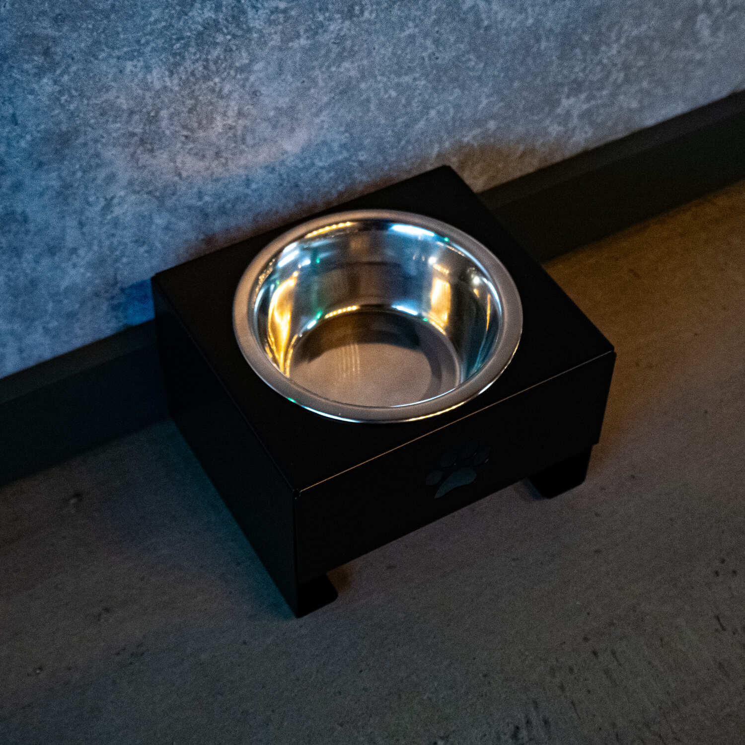 Jake's Farm Yard Single Bowl Elevated Riser & Pet Food Stand - Image 8