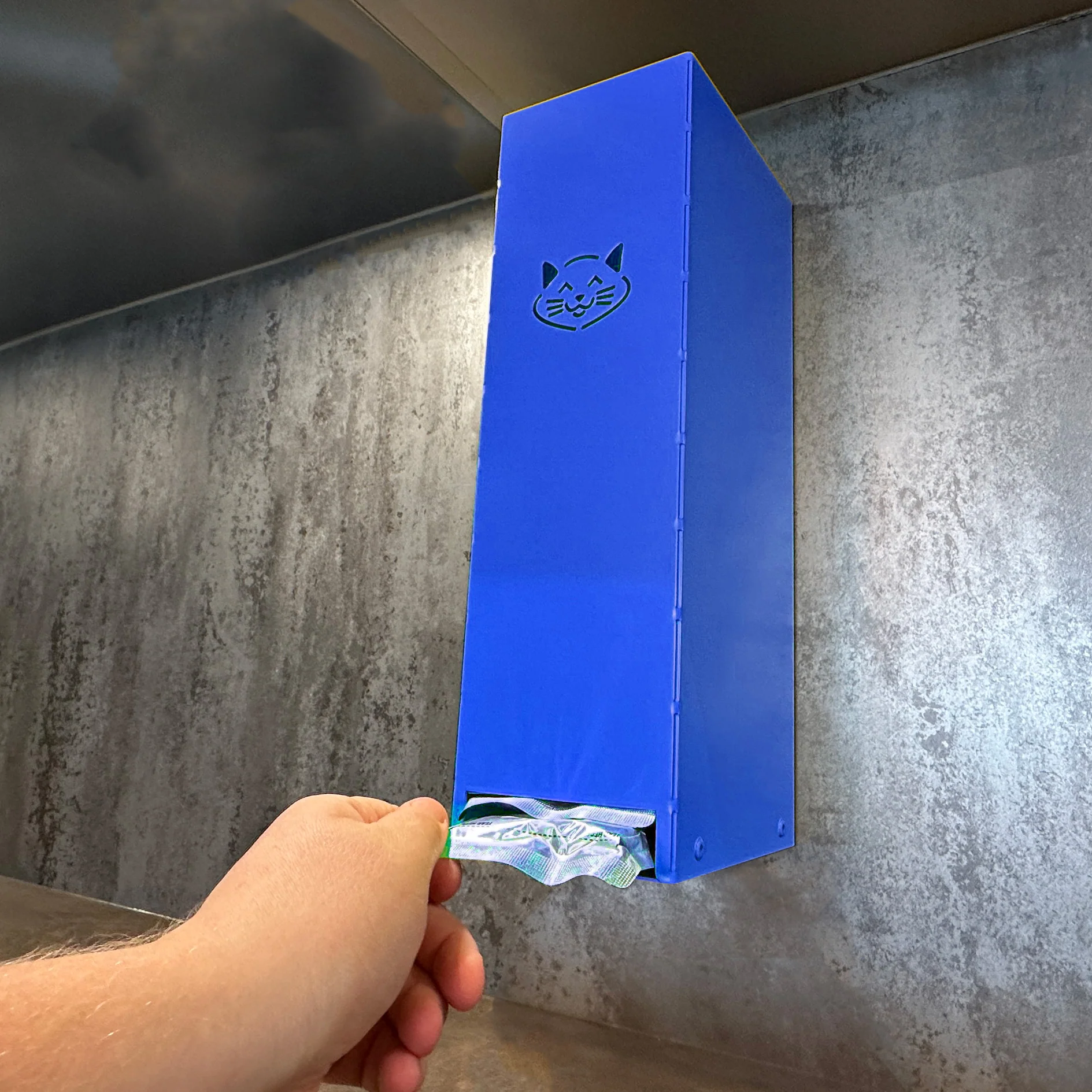 Jake's Farm Yard Wall Mount Cat & Pet Food Pouch Dispenser - Image 12