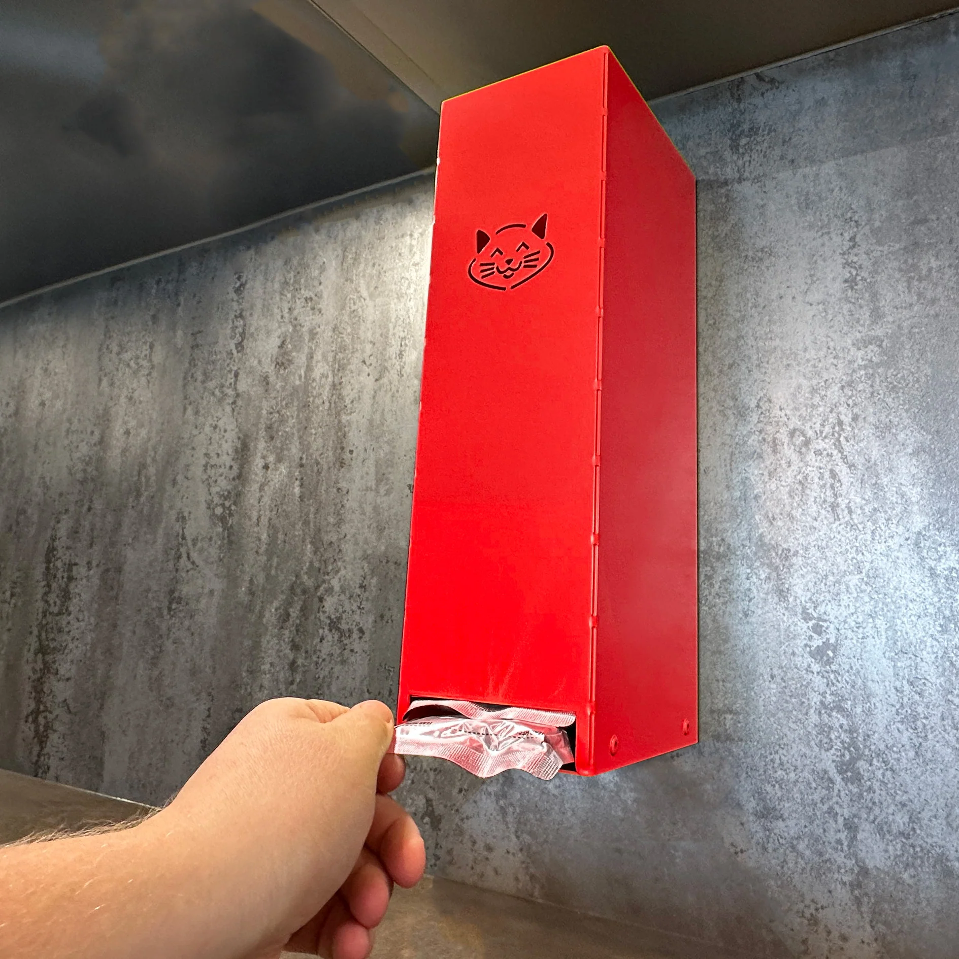 Jake's Farm Yard Wall Mount Cat & Pet Food Pouch Dispenser - Image 15