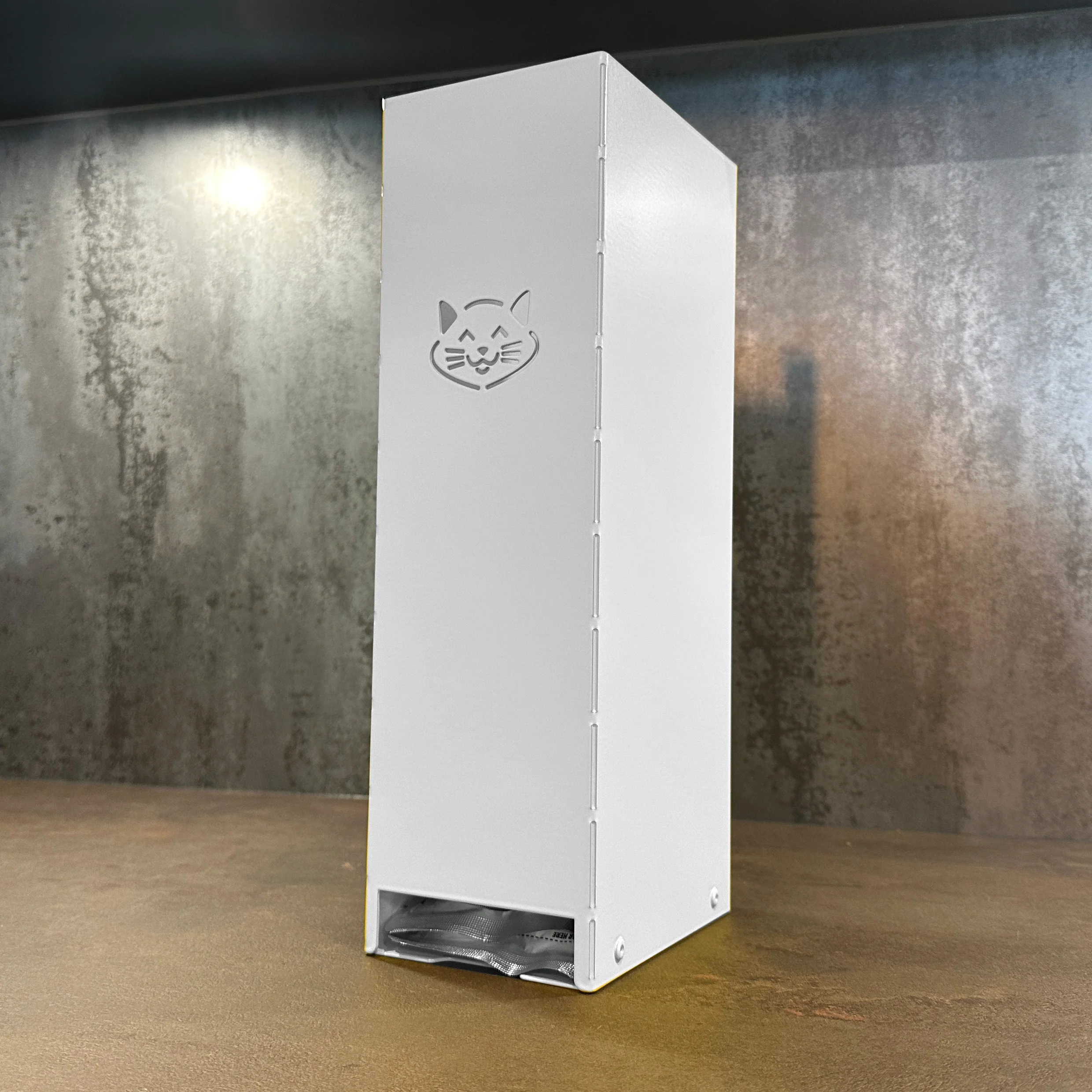 Jake's Farm Yard Wall Mount Cat & Pet Food Pouch Dispenser - Image 6