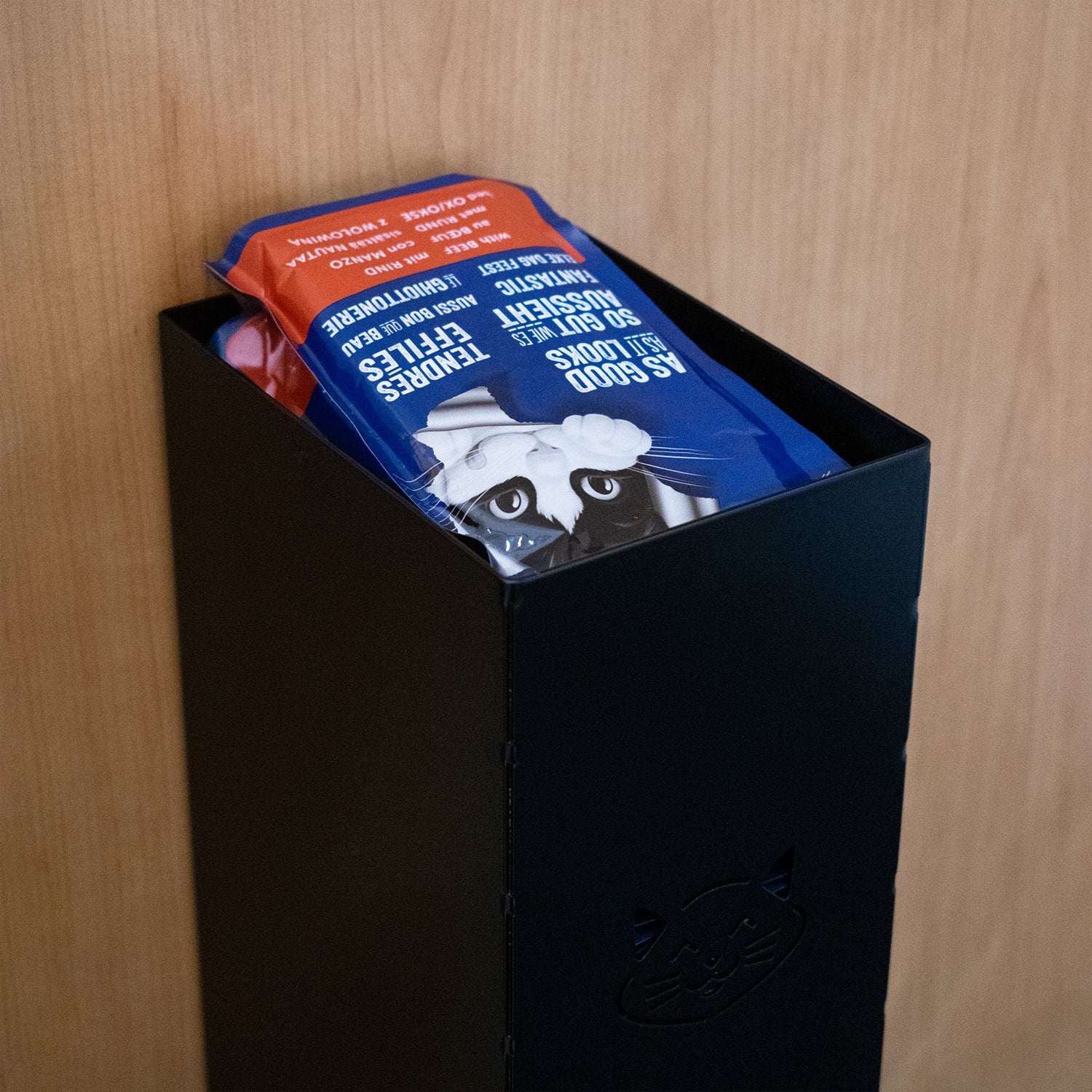 Jake's Farm Yard Wall Mount Cat & Pet Food Pouch Dispenser - Image 8