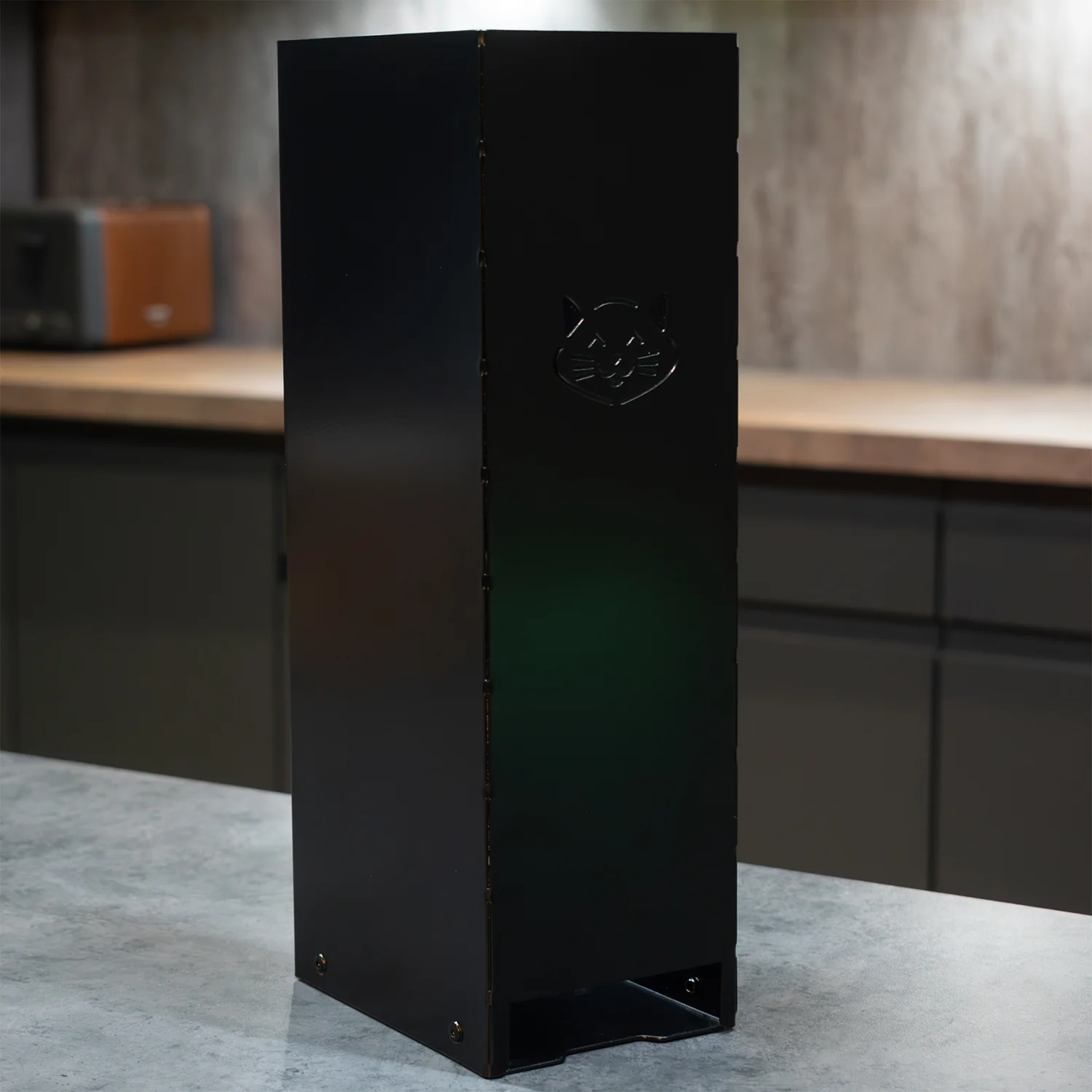 Jake's Farm Yard Wall Mount Cat & Pet Food Pouch Dispenser - Image 9