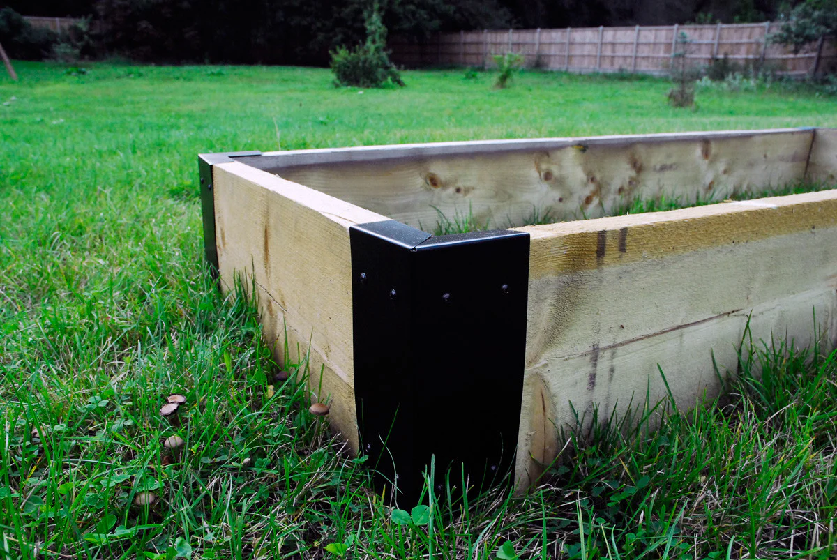 Large External Corner Railway Sleeper Brackets (Pack of 4 Brackets) - Image 12