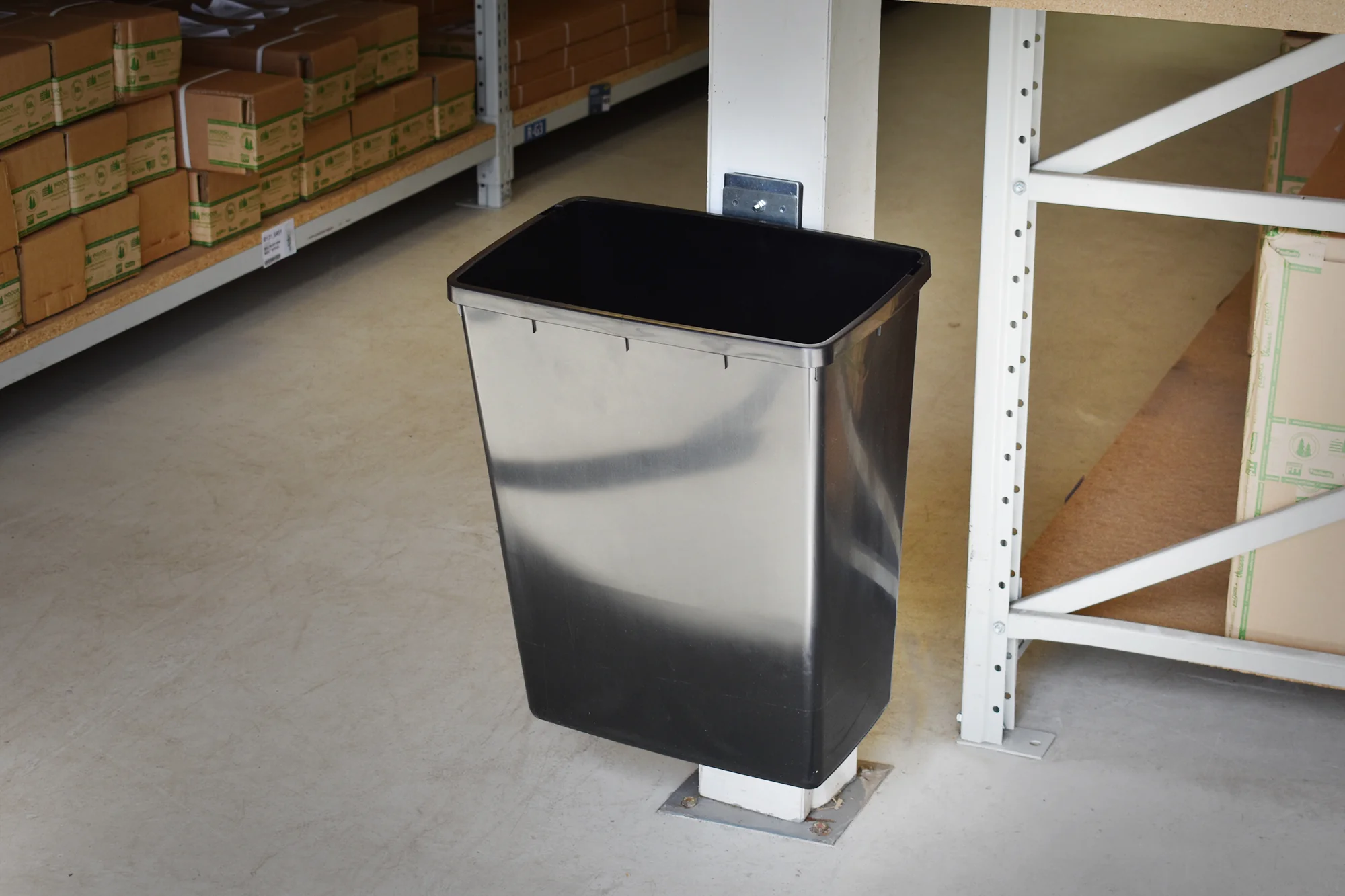 MegaMaxx UK™ Wall Mount Bin Bracket with 40L Utility Bin - Image 11