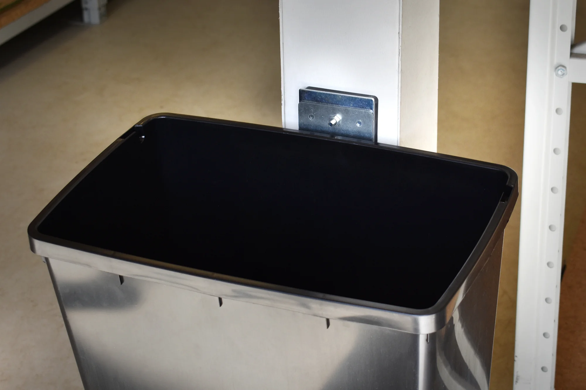 MegaMaxx UK™ Wall Mount Bin Bracket with 40L Utility Bin - Image 12