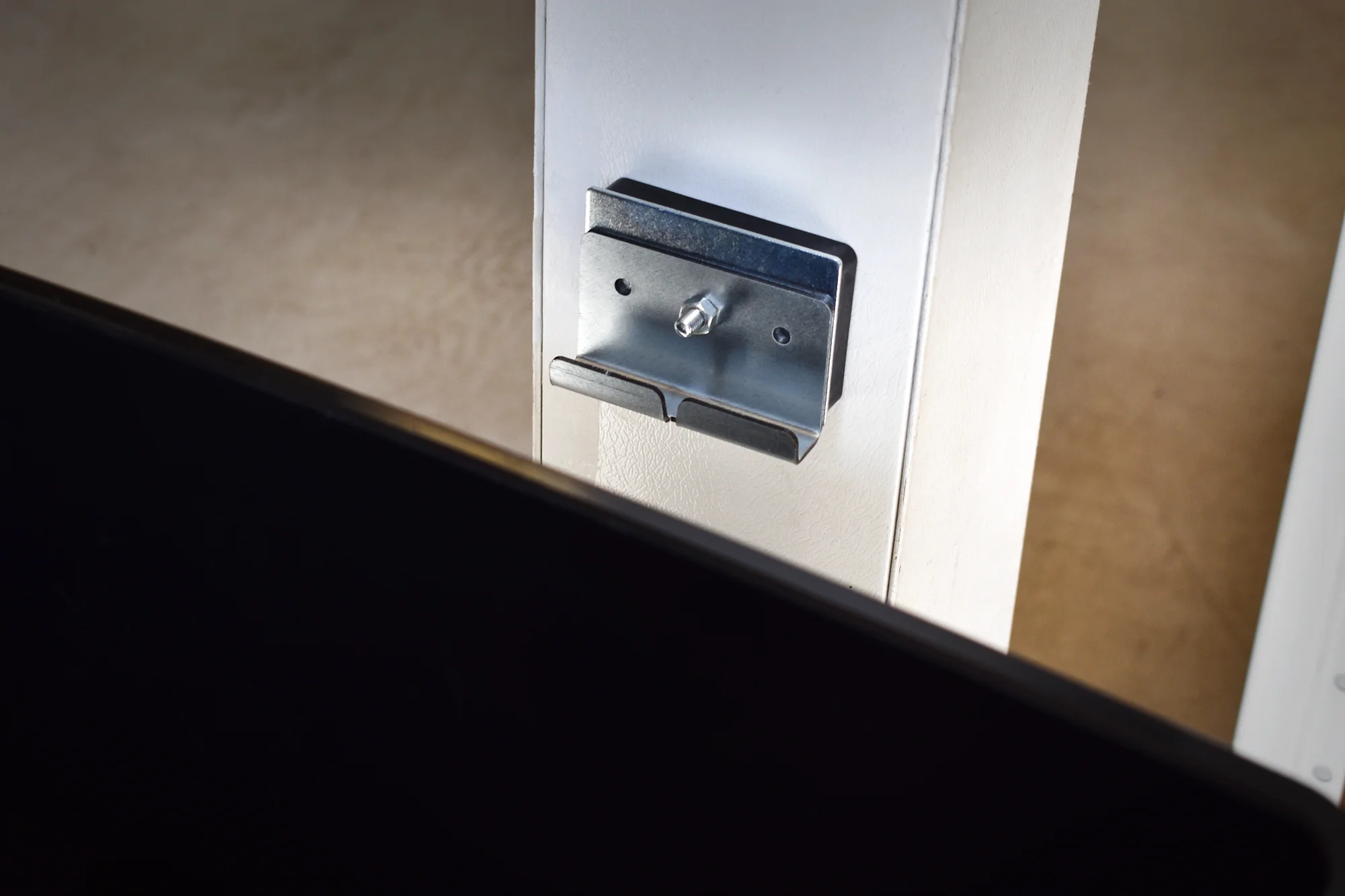 MegaMaxx UK™ Wall Mount Bin Bracket with 40L Utility Bin - Image 13