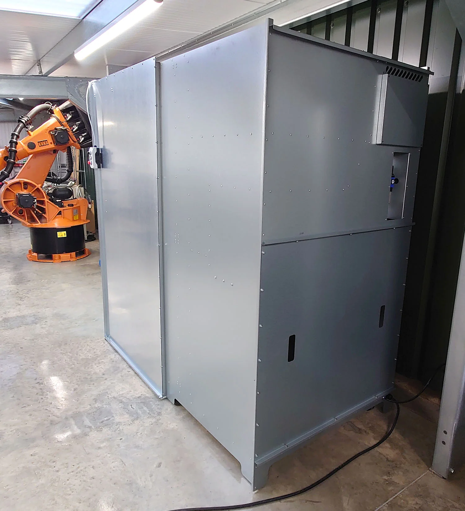 Nukeson Industrial Spray Booth with Full Height Opening - Image 3