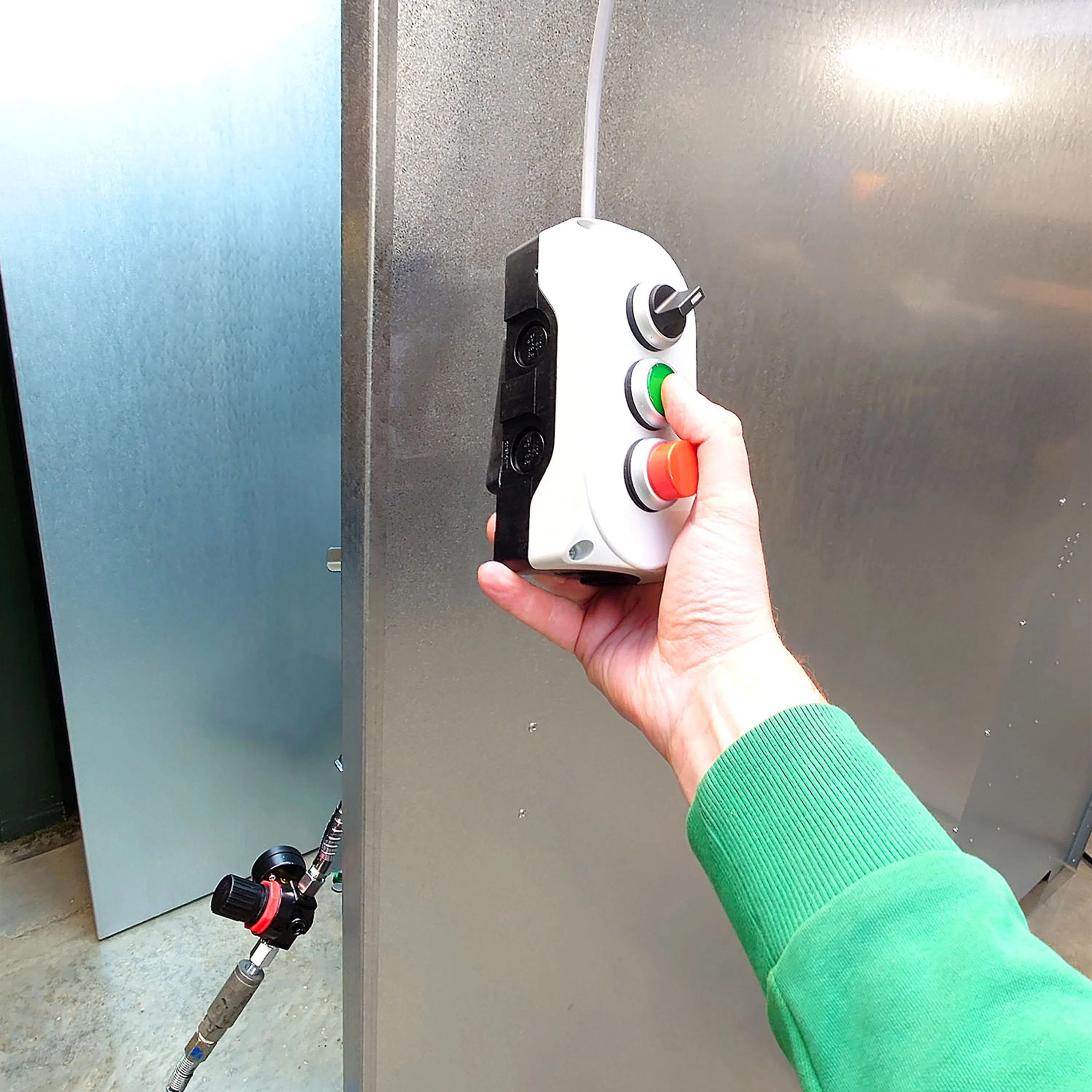 Nukeson Industrial Spray Booth with Full Height Opening - Image 4