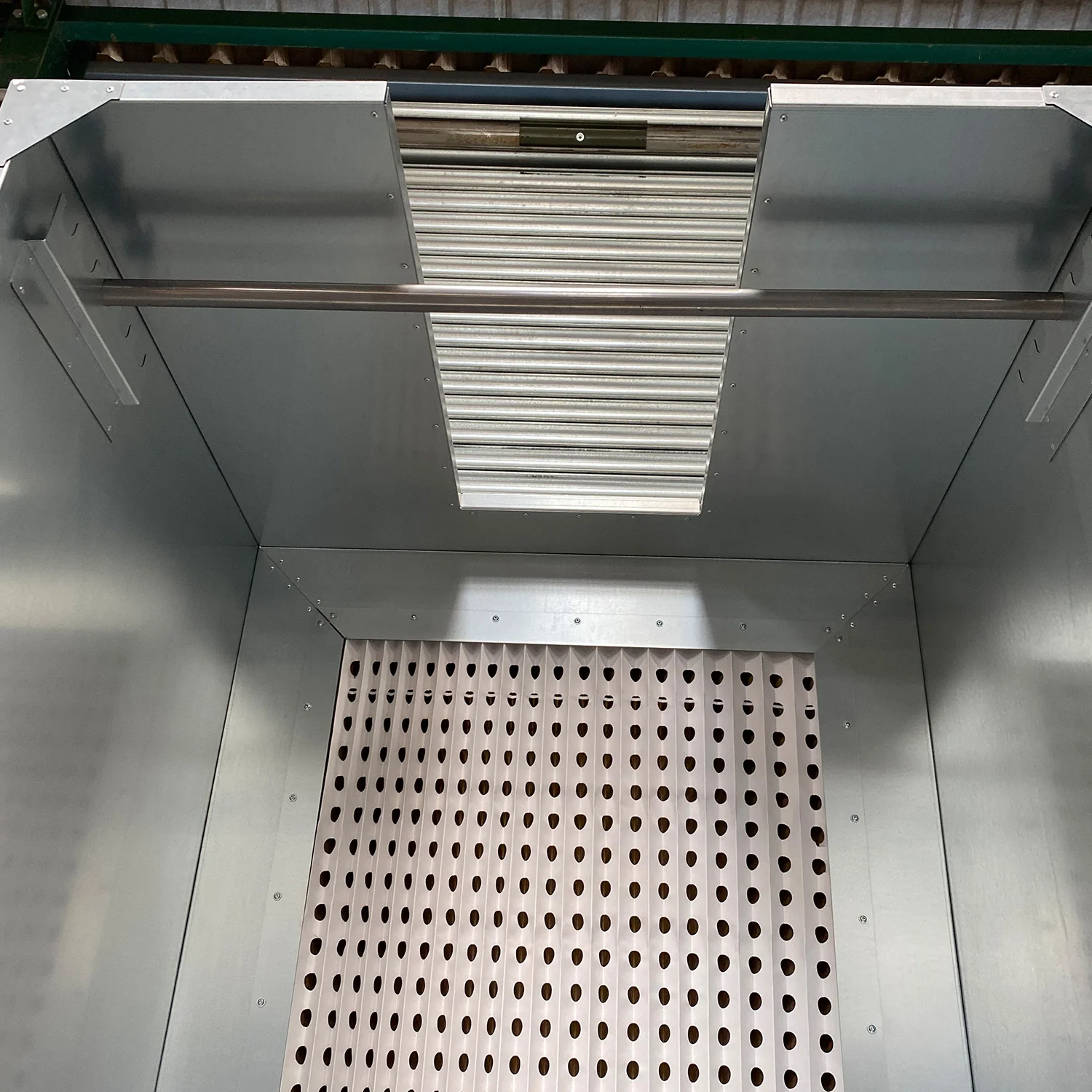 Nukeson Spray Booth with Turntable & Roof Opening for Crane Loading - Image 5