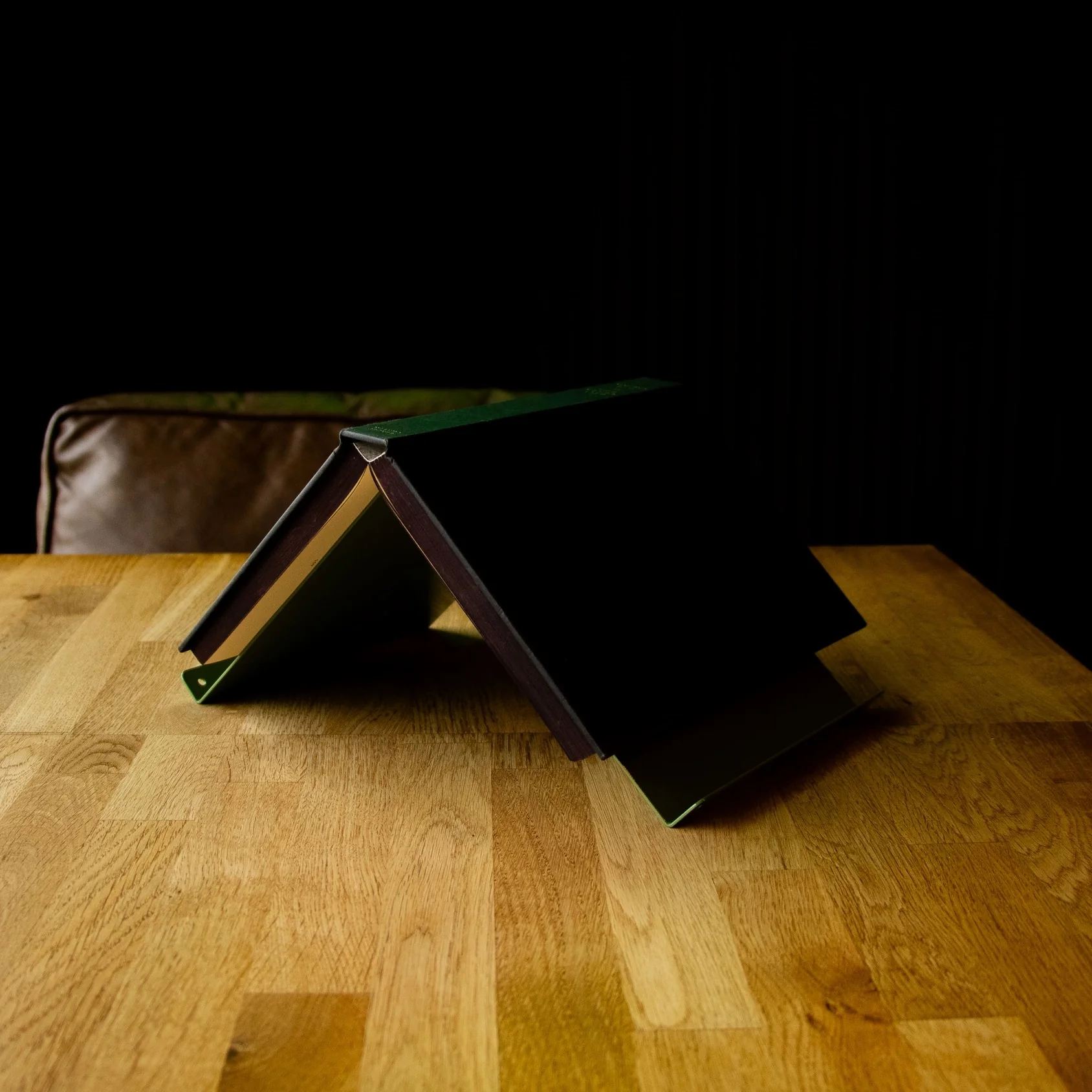 Okunaii™ Chapter Desktop Triangle Book Rest - Image 10