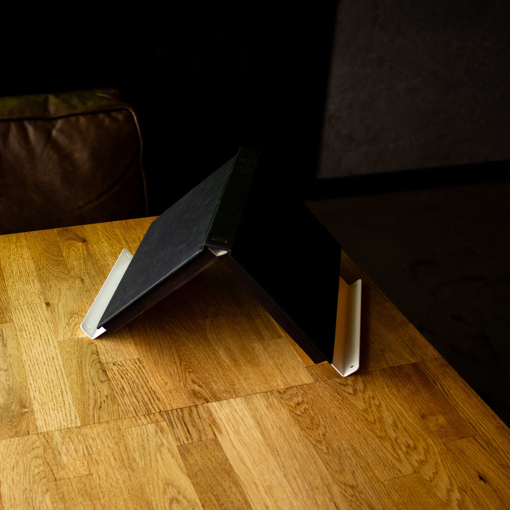 Okunaii™ Chapter Desktop Triangle Book Rest - Image 19