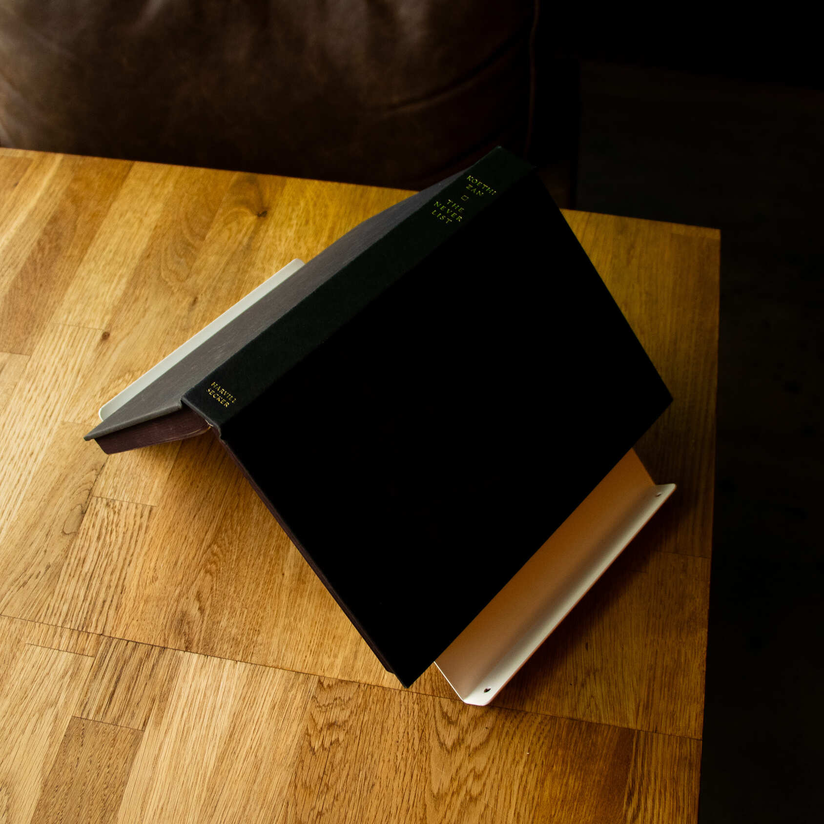 Okunaii™ Chapter Desktop Triangle Book Rest - Image 23